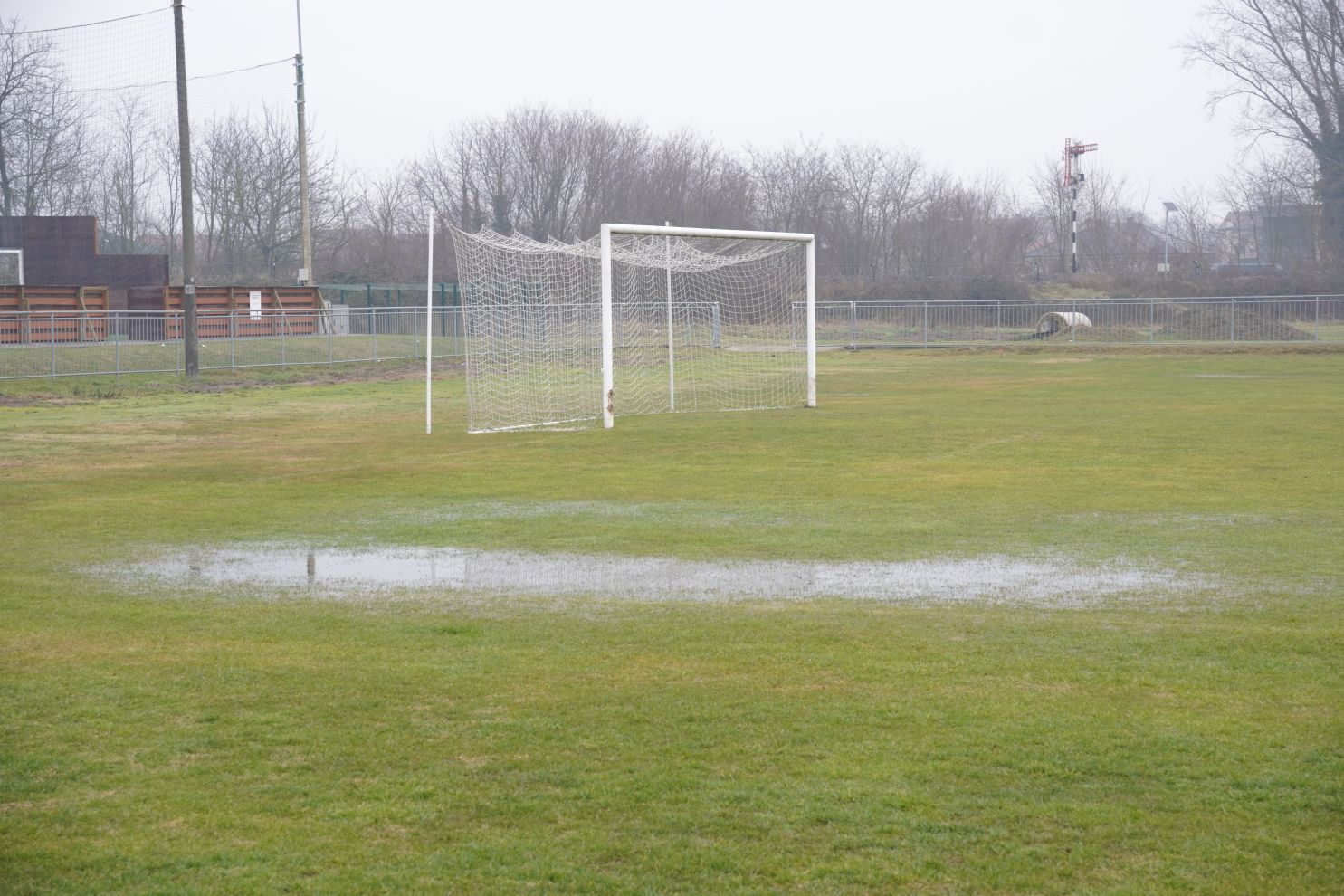 Dotrajali nogometni teren NK Spartak uskoro obnova (7)