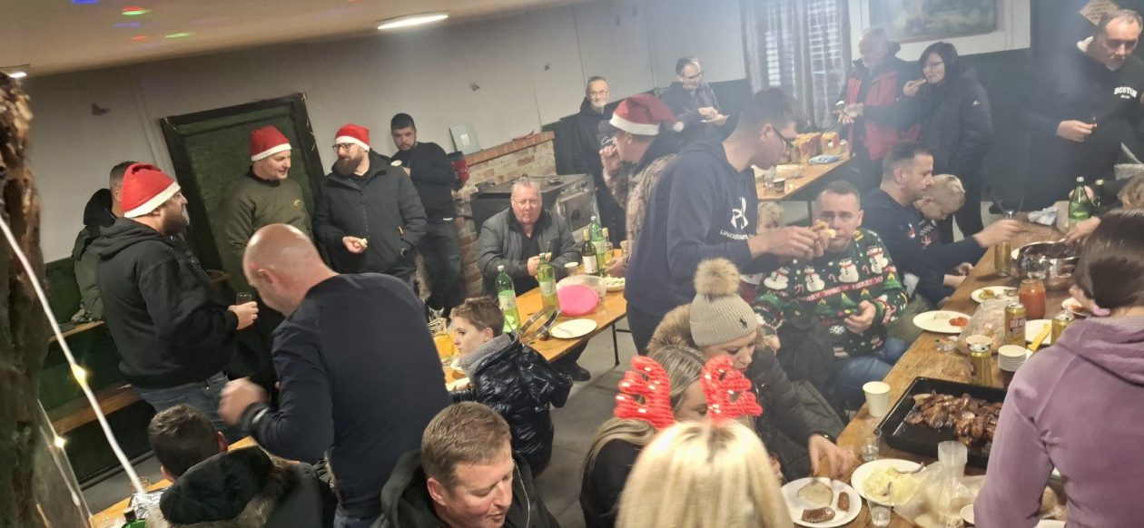 Dravski Djeda Mrazovi ponovno zaplovili Dravom i na špici razveselili mališane (5) Dravski Djeda Mrazovi ponovno zaplovili Dravom i na špici razveselili mališane (5)