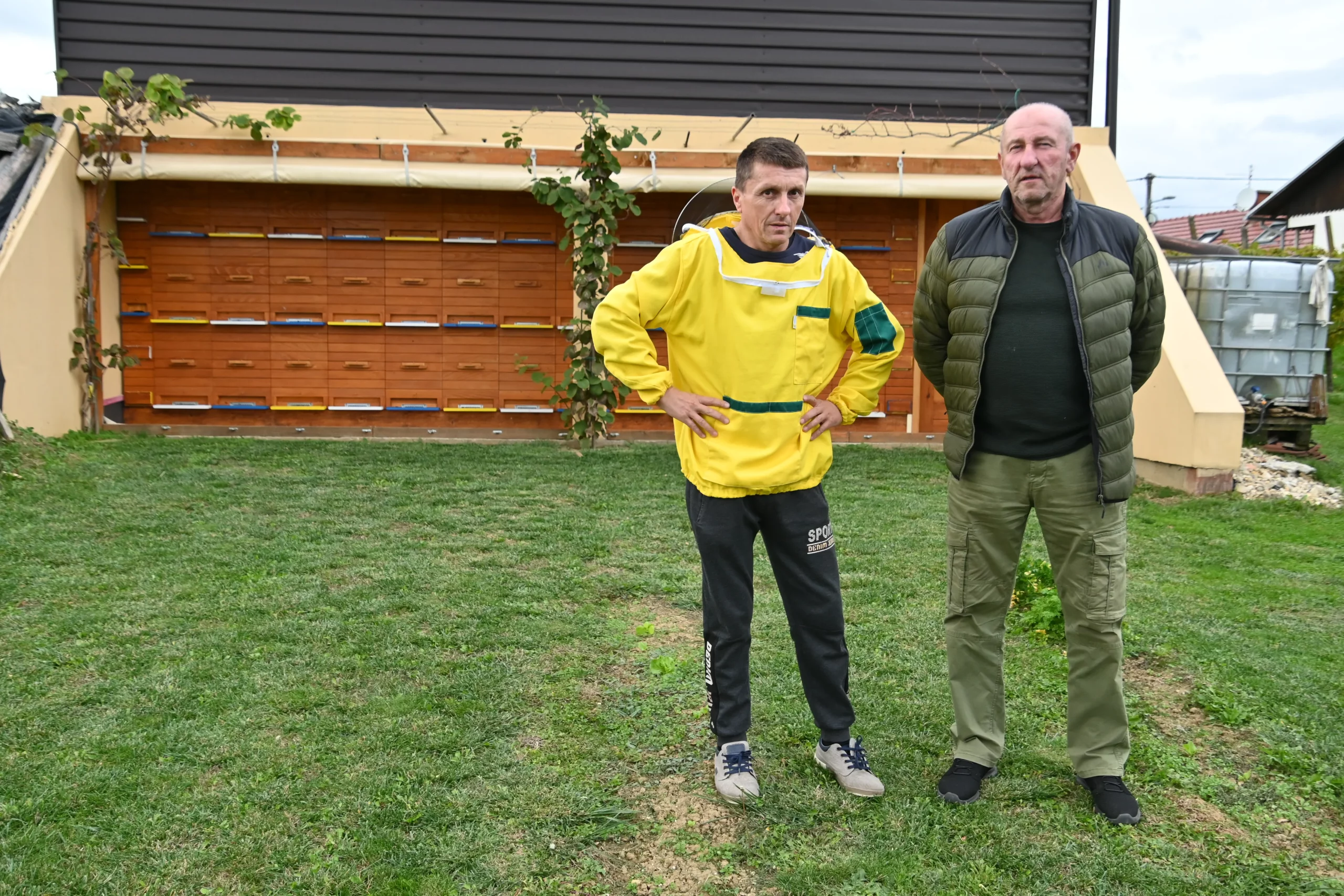 Dražen Bogdan, pčelar (2) Dražen Bogdan, pčelar (2)