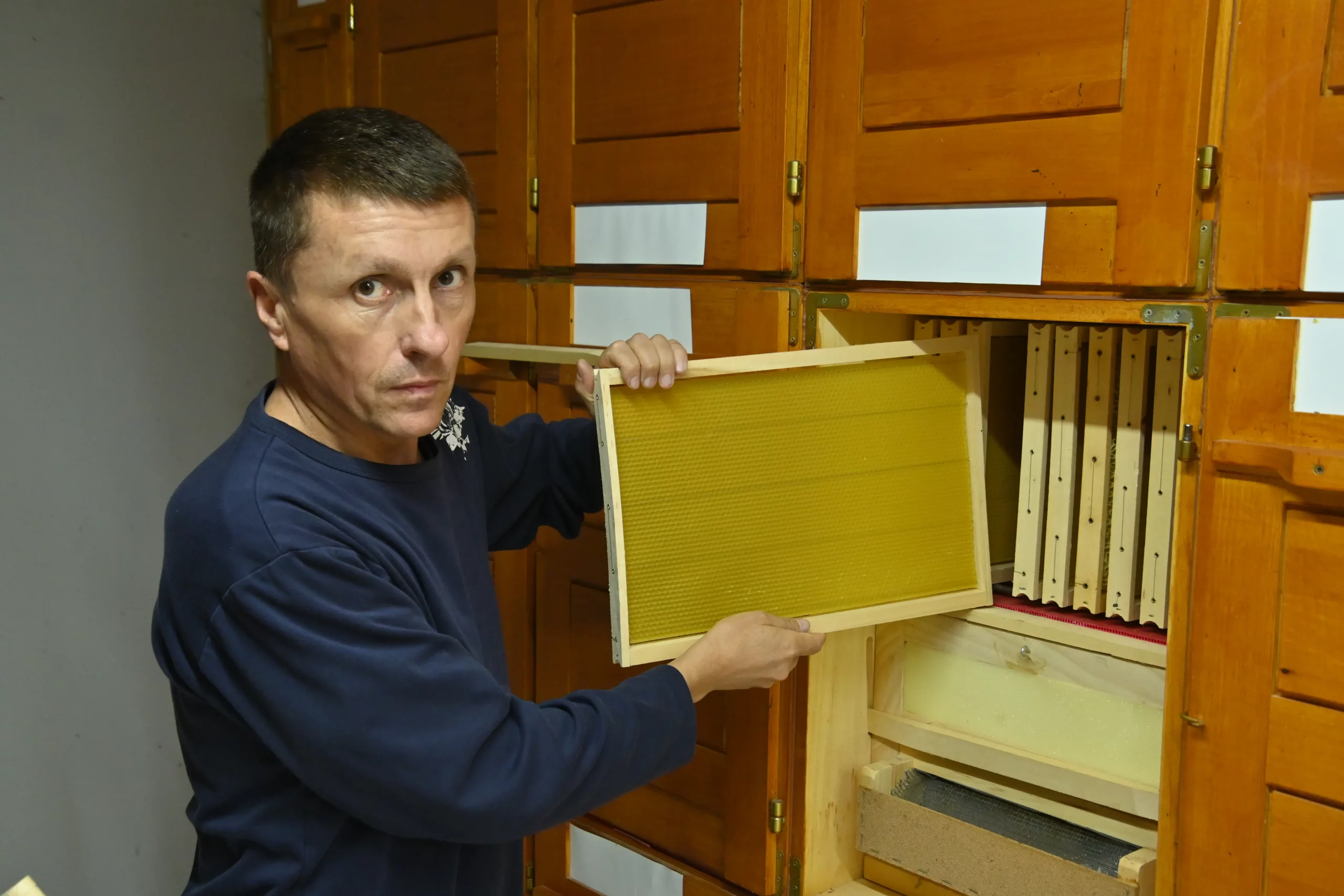 Dražen Bogdan, pčelar (3) Dražen Bogdan, pčelar (3)