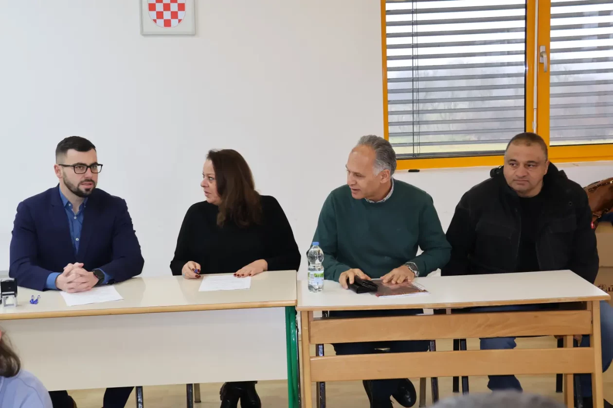 Društveni dom Parag, konferencija, Veljko Kajtazi, Nikola Novak, Suzana Krčmar 21.12.2025 (11)