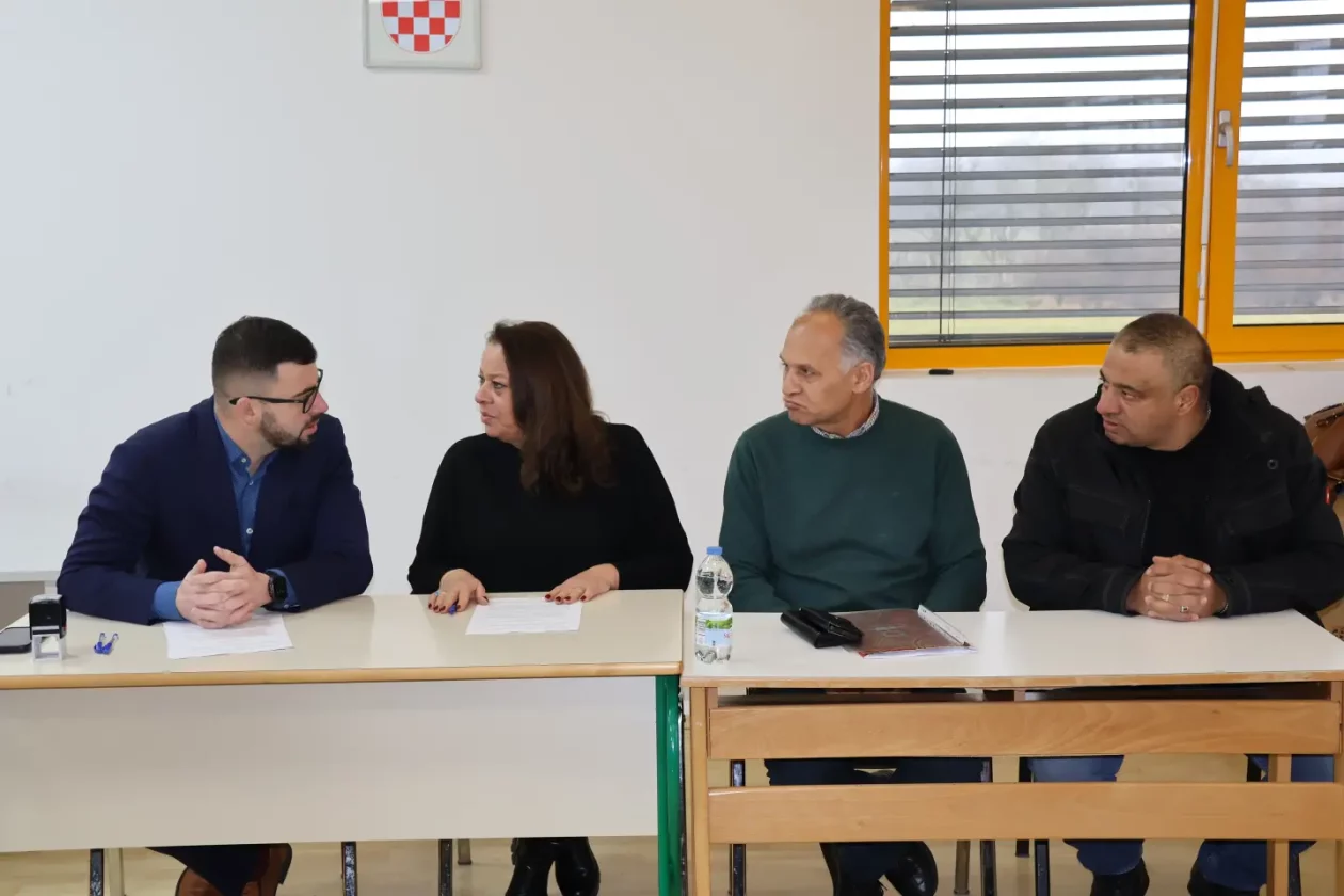 Društveni dom Parag, konferencija, Veljko Kajtazi, Nikola Novak, Suzana Krčmar 21.12.2025 (12)