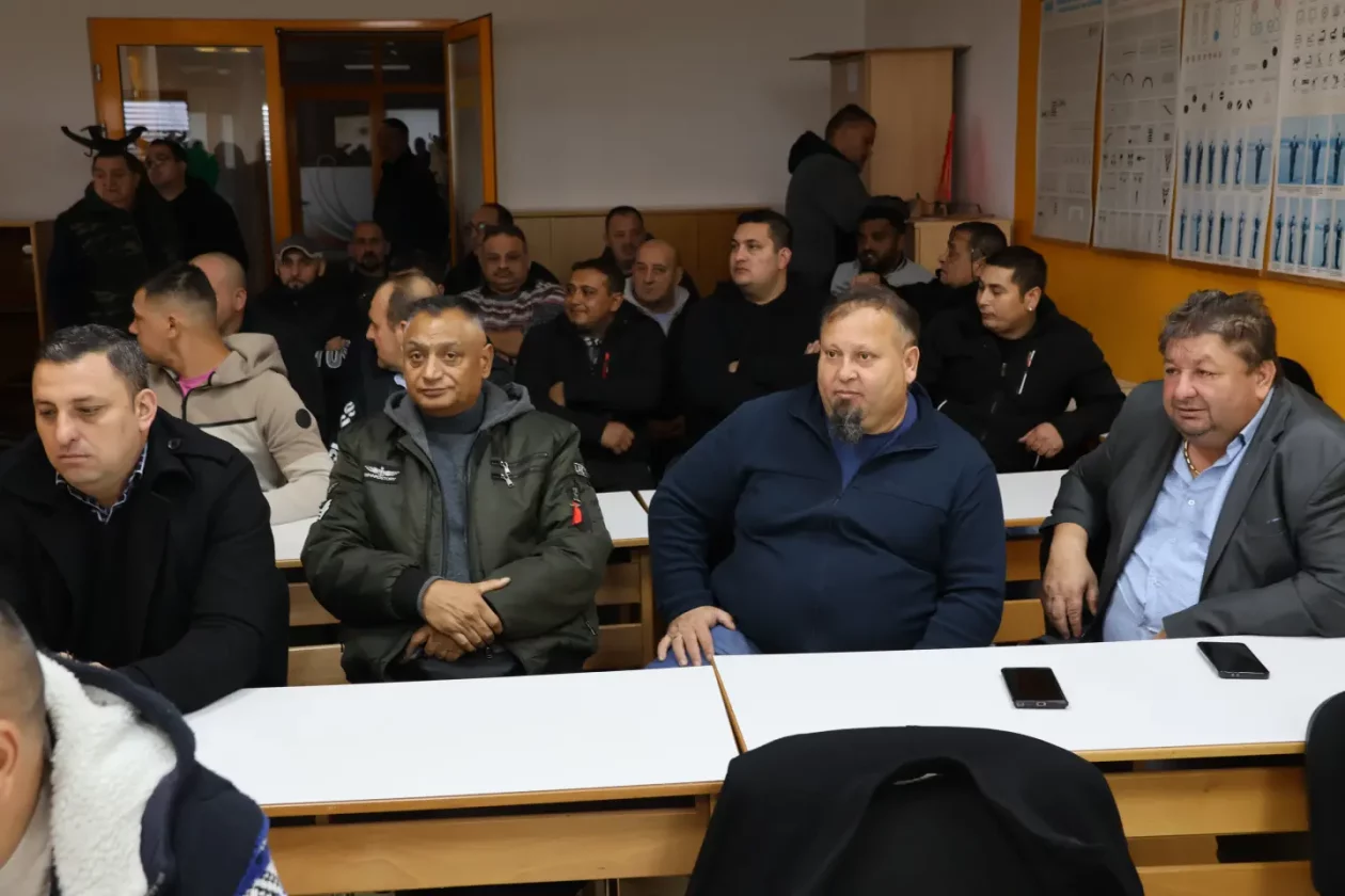 Društveni dom Parag, konferencija, Veljko Kajtazi, Nikola Novak, Suzana Krčmar 21.12.2025 (6)