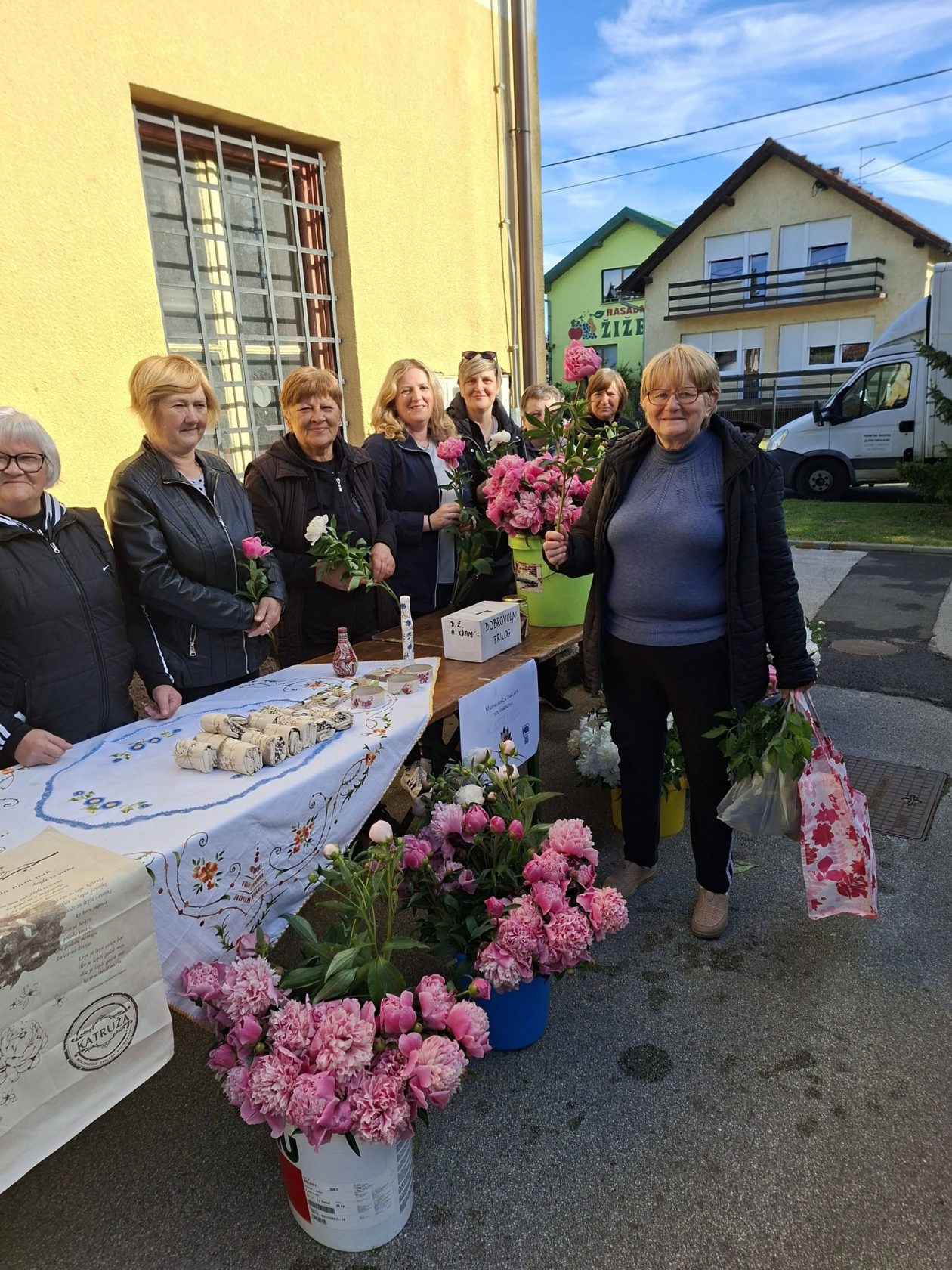 Društvo žena Sveta Marija prodaja katruža (2)