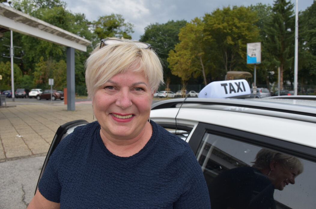 Đurđa Novak, taksistica (2) Đurđa Novak, taksistica (2)