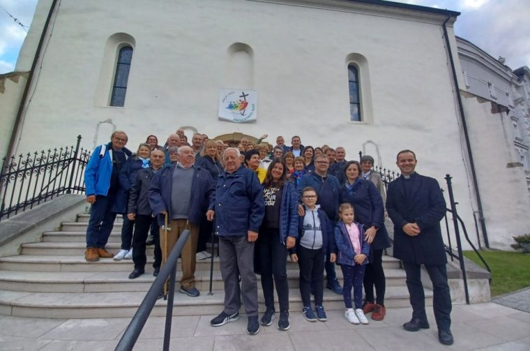 EDUKATIVNI IZLET Pjevački zbor Sveti Juraj na Bregu u sklopu proslave 20 godina posjetio Slavoniju (10)