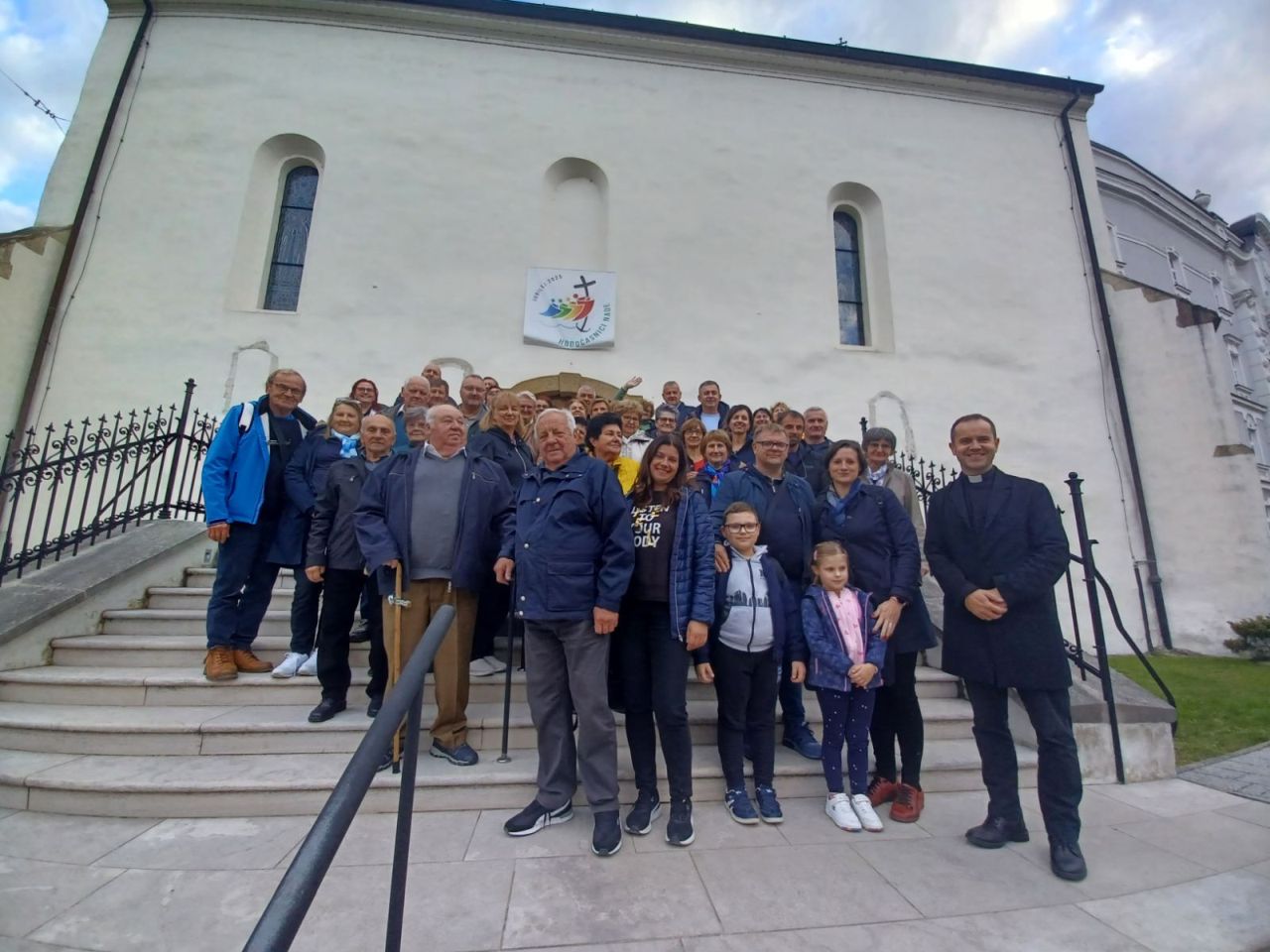 EDUKATIVNI IZLET Pjevački zbor Sveti Juraj na Bregu u sklopu proslave 20 godina posjetio Slavoniju (10)