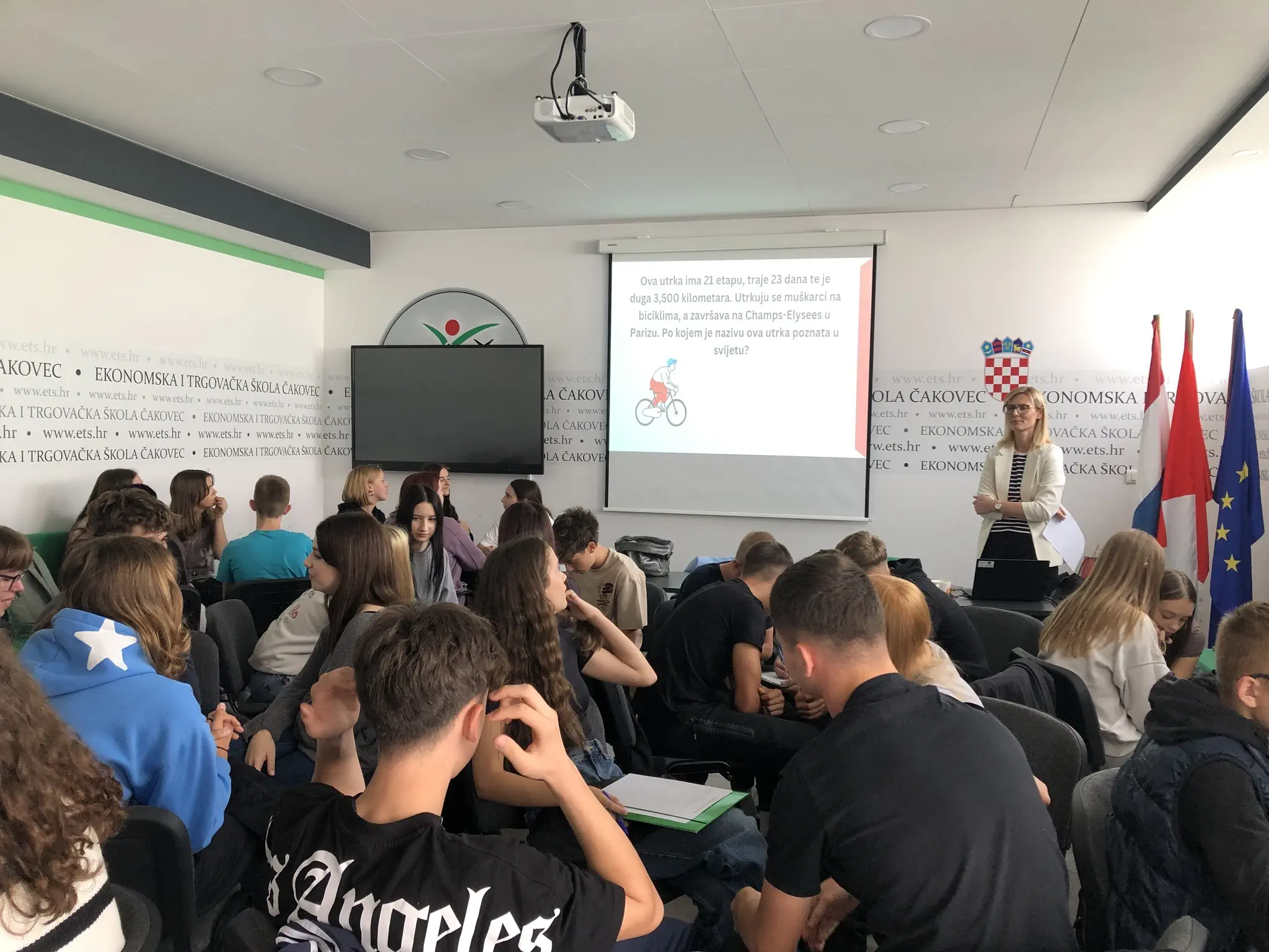 EKONOMSKA I TRGOVAČKA ŠKOLA ČK Pub kviz povodom Europskog dana jezika Zabavno natjecanje u znanju jezika (7)