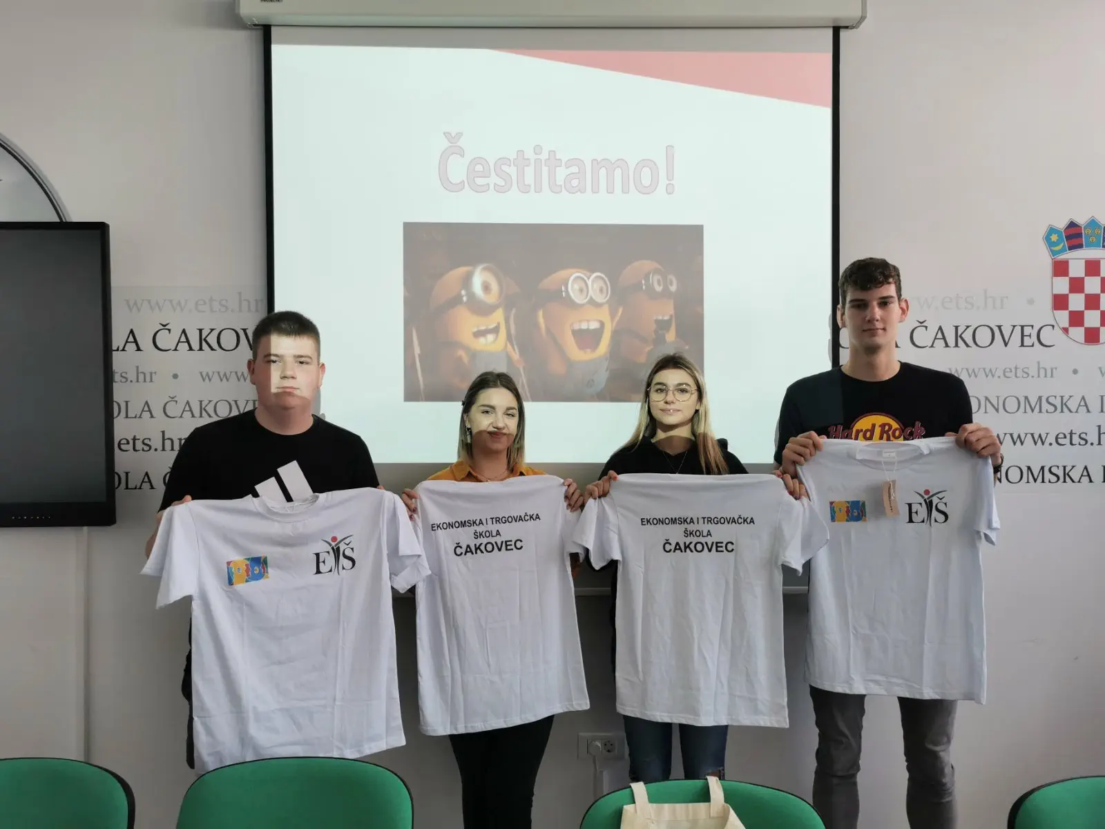 EKONOMSKA I TRGOVAČKA ŠKOLA ČK Pub kviz povodom Europskog dana jezika Zabavno natjecanje u znanju jezika (8)