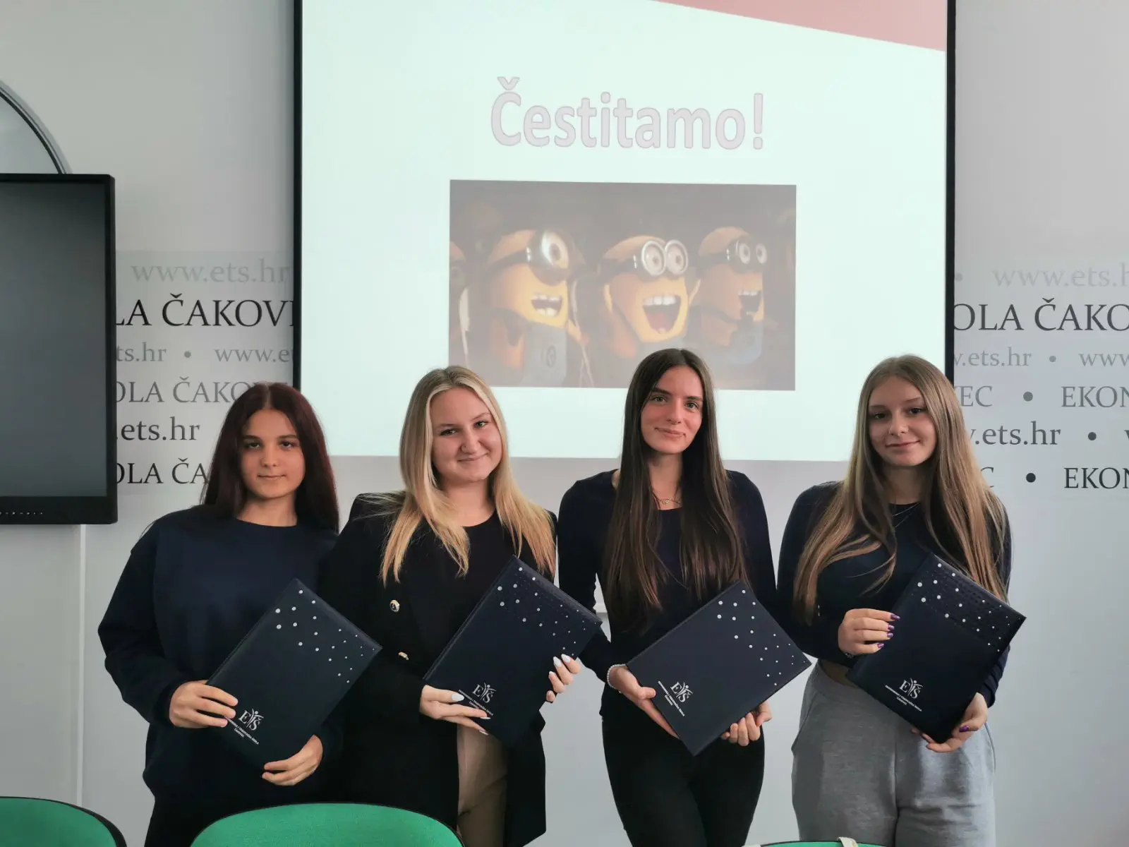 EKONOMSKA I TRGOVAČKA ŠKOLA ČK Pub kviz povodom Europskog dana jezika Zabavno natjecanje u znanju jezika (9)