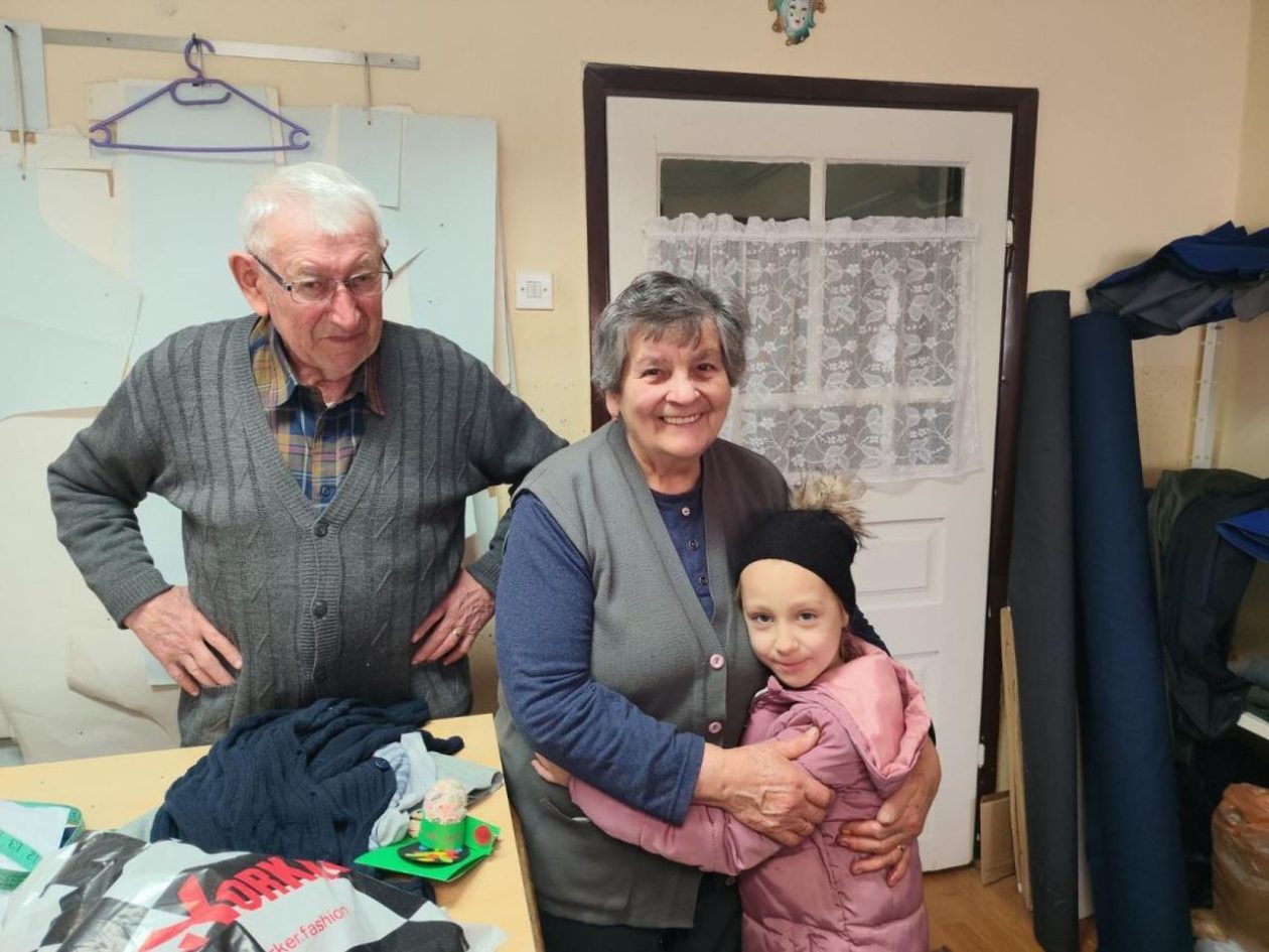 EMOTIVAN SUSRET Djeca iz Donje Dubrave razveselila prabake i pradjedove za Uskrs (6) EMOTIVAN SUSRET Djeca iz Donje Dubrave razveselila prabake i pradjedove za Uskrs (6)