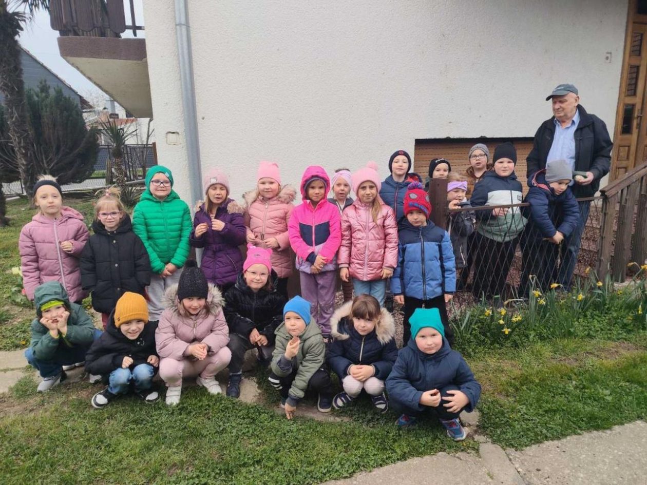 EMOTIVAN SUSRET Djeca iz Donje Dubrave razveselila prabake i pradjedove za Uskrs (7) EMOTIVAN SUSRET Djeca iz Donje Dubrave razveselila prabake i pradjedove za Uskrs (7)