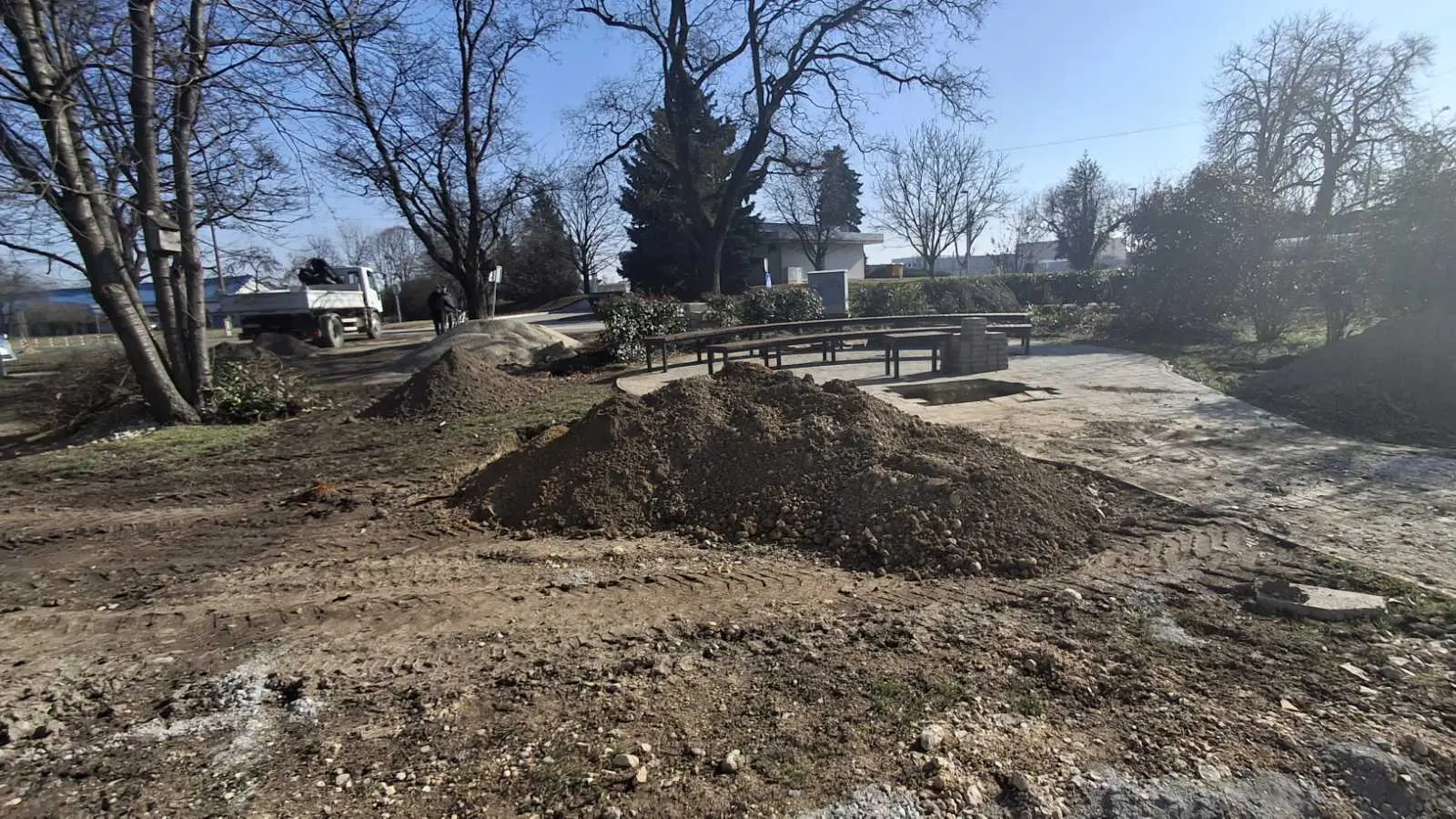 Ekonomska i trgovačka škola, krajobraz (3)