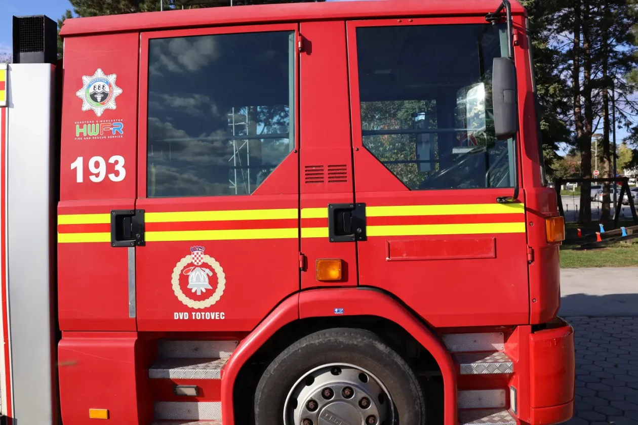 Elvis Kralj, DVD Totovec, vatrogasno vozilo (2)