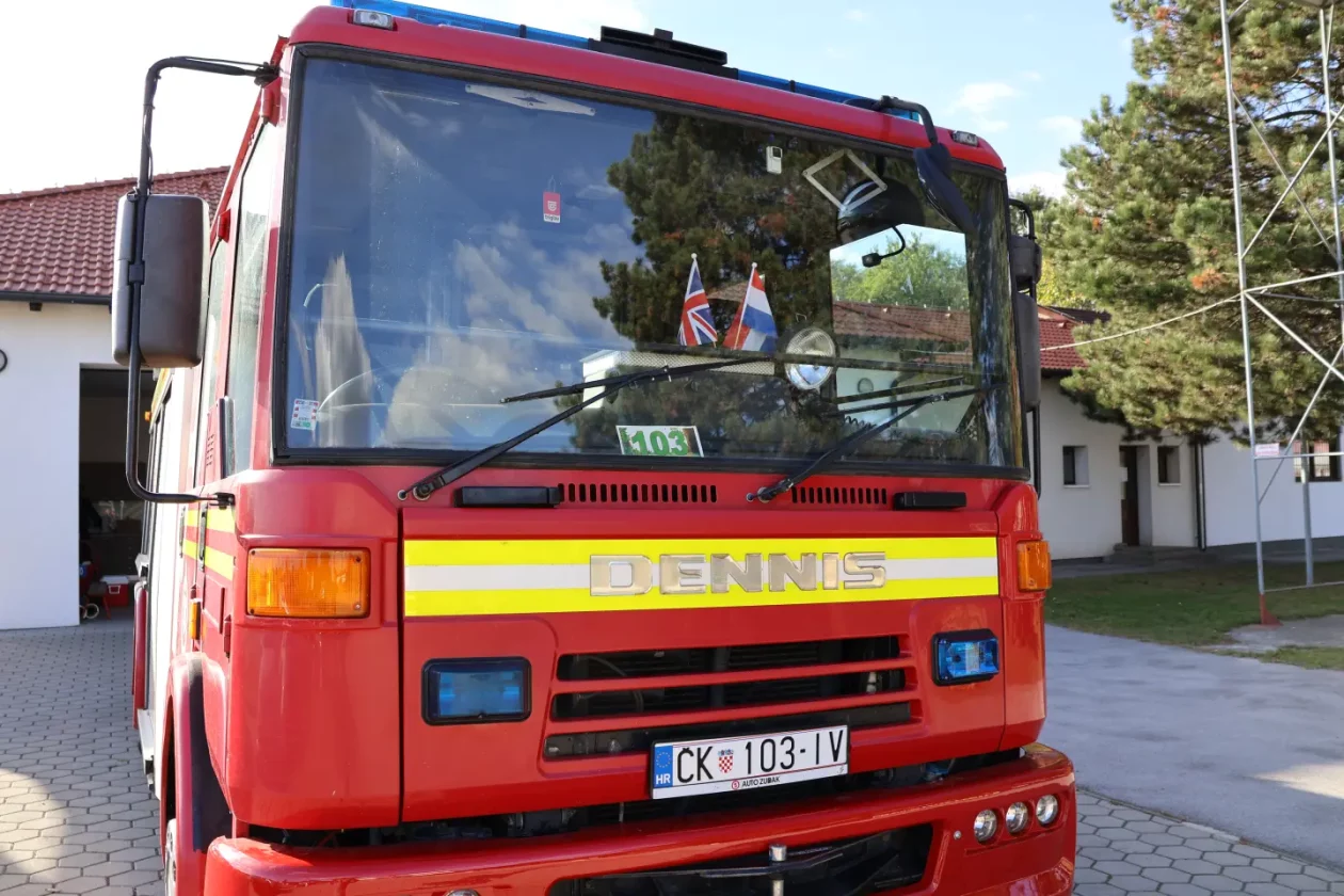 Elvis Kralj, DVD Totovec, vatrogasno vozilo (5)