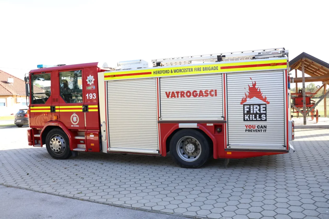 Elvis Kralj, DVD Totovec, vatrogasno vozilo (6)