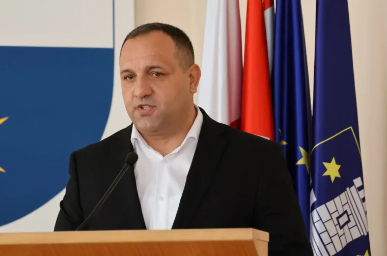 Elvis Kralj Govornica (2)