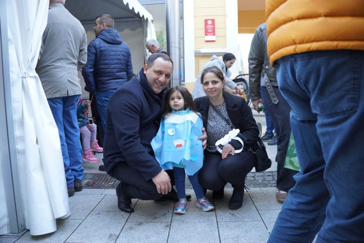 Elvis Kralj i kćer i supruga (1) Elvis Kralj i kćer i supruga (1)