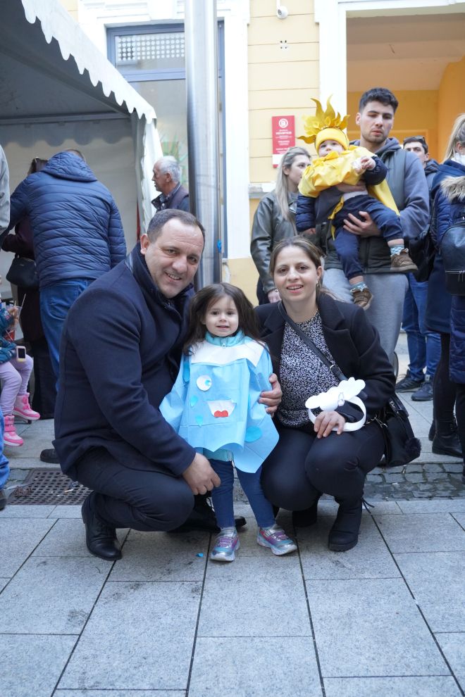 Elvis Kralj i kćer i supruga (2) Elvis Kralj i kćer i supruga (2)