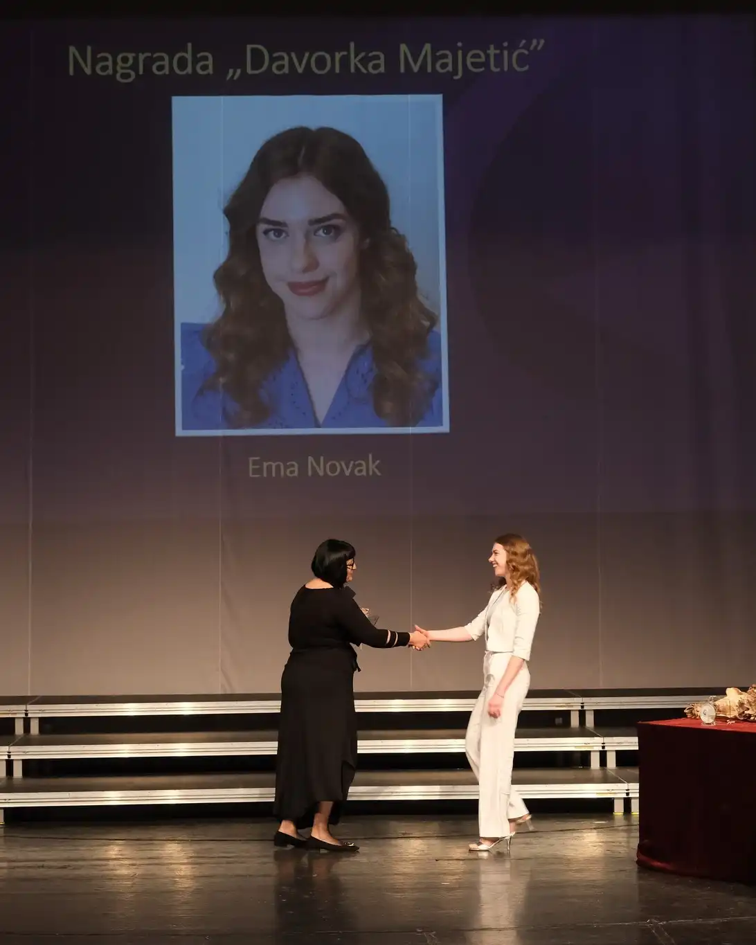 Ema Novak (3) Ema Novak (3)