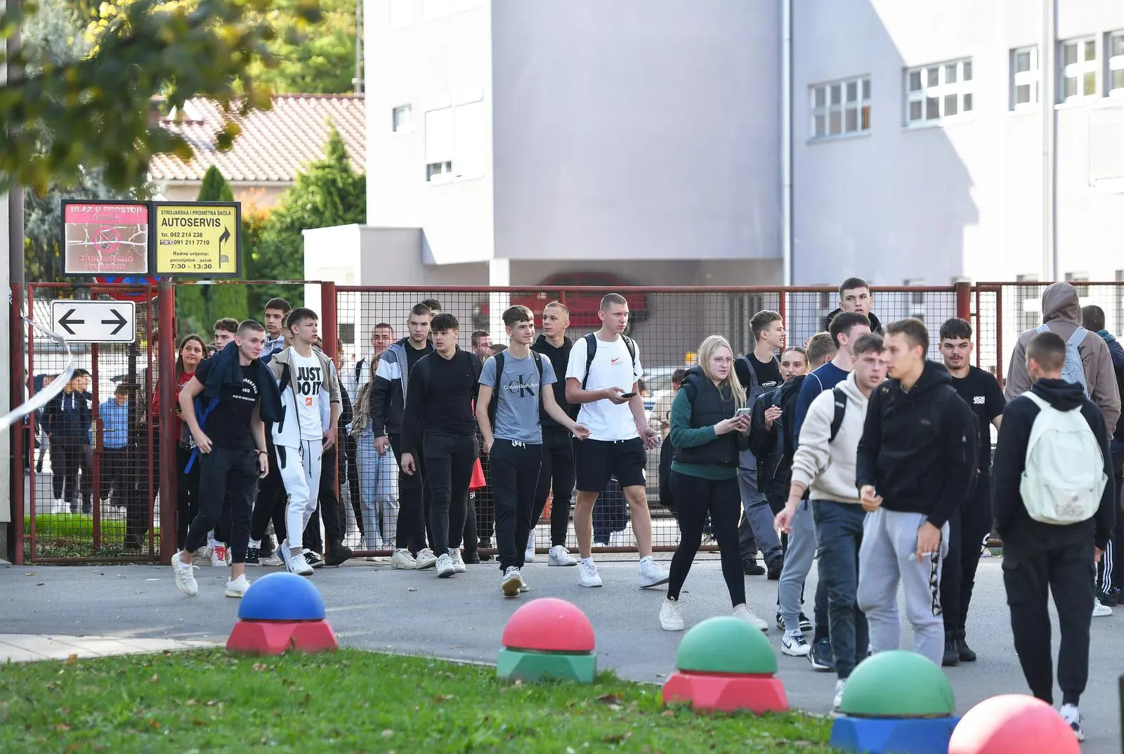 Evakuacija srednjih škola zbog prijetećih poruka bombom 2024 (5)