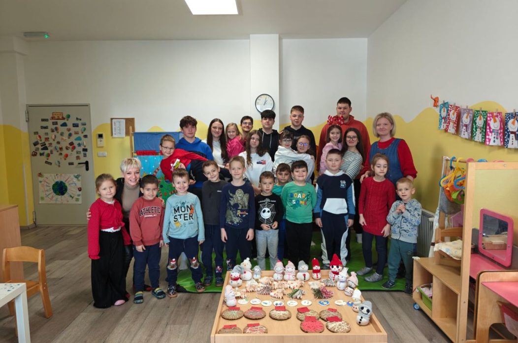 FAKULTATIVNA NASTAVA Učenici Gospodarske škole posjetili DV Dječja mašta i održali božićnu radionicu (4) FAKULTATIVNA NASTAVA Učenici Gospodarske škole posjetili DV Dječja mašta i održali božićnu radionicu (4)