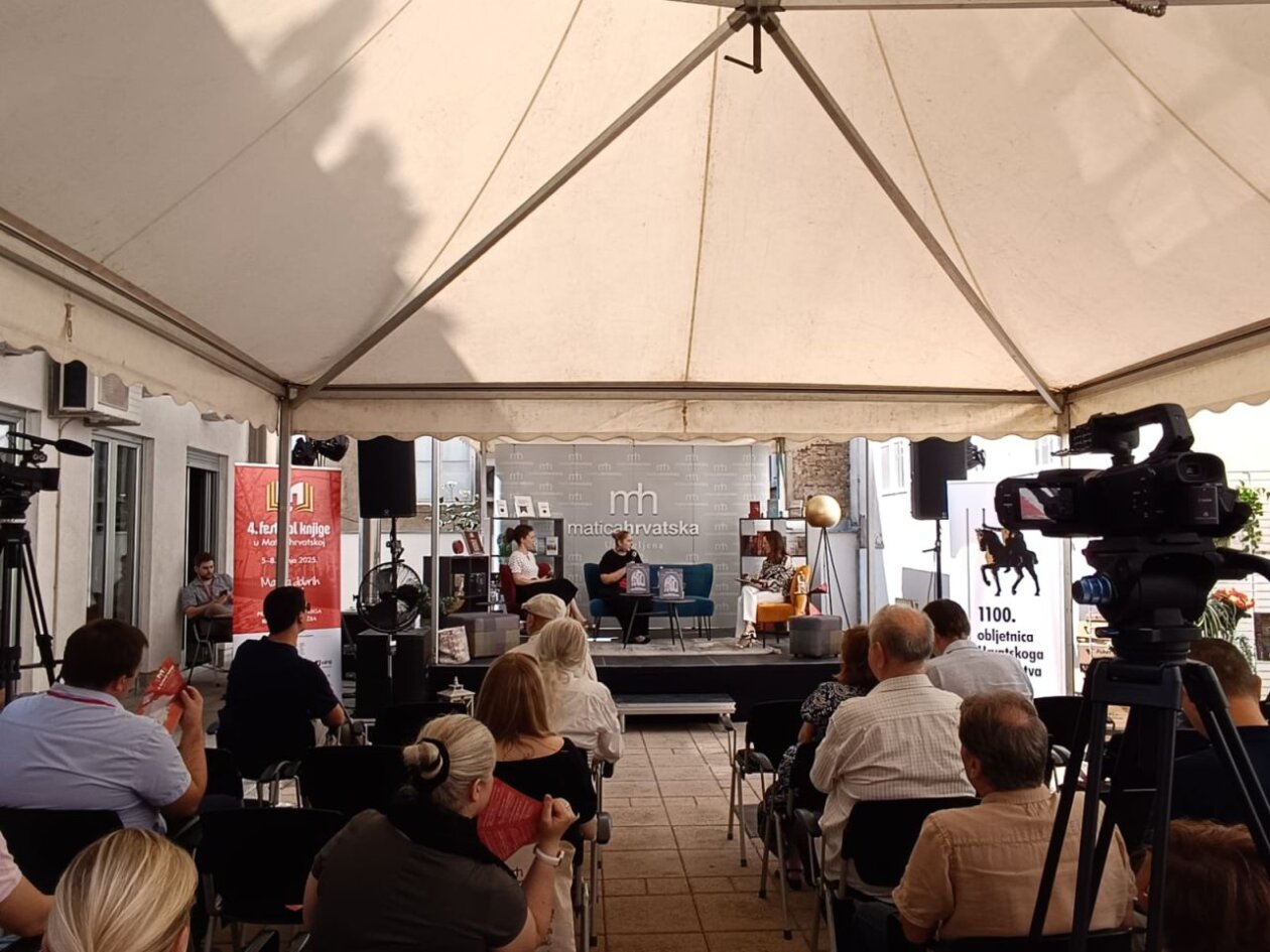 FESTIVAL DOBRE KNJIGE U Čakovcu predstavljena monografija ‘Apostoli Insulani’ Marijane Korunek-Medved (1) FESTIVAL DOBRE KNJIGE U Čakovcu predstavljena monografija ‘Apostoli Insulani’ Marijane Korunek-Medved (1)