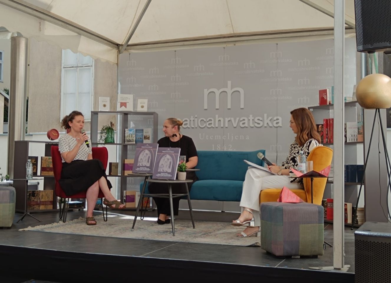 FESTIVAL DOBRE KNJIGE U Čakovcu predstavljena monografija ‘Apostoli Insulani’ Marijane Korunek-Medved (2) FESTIVAL DOBRE KNJIGE U Čakovcu predstavljena monografija ‘Apostoli Insulani’ Marijane Korunek-Medved (2)