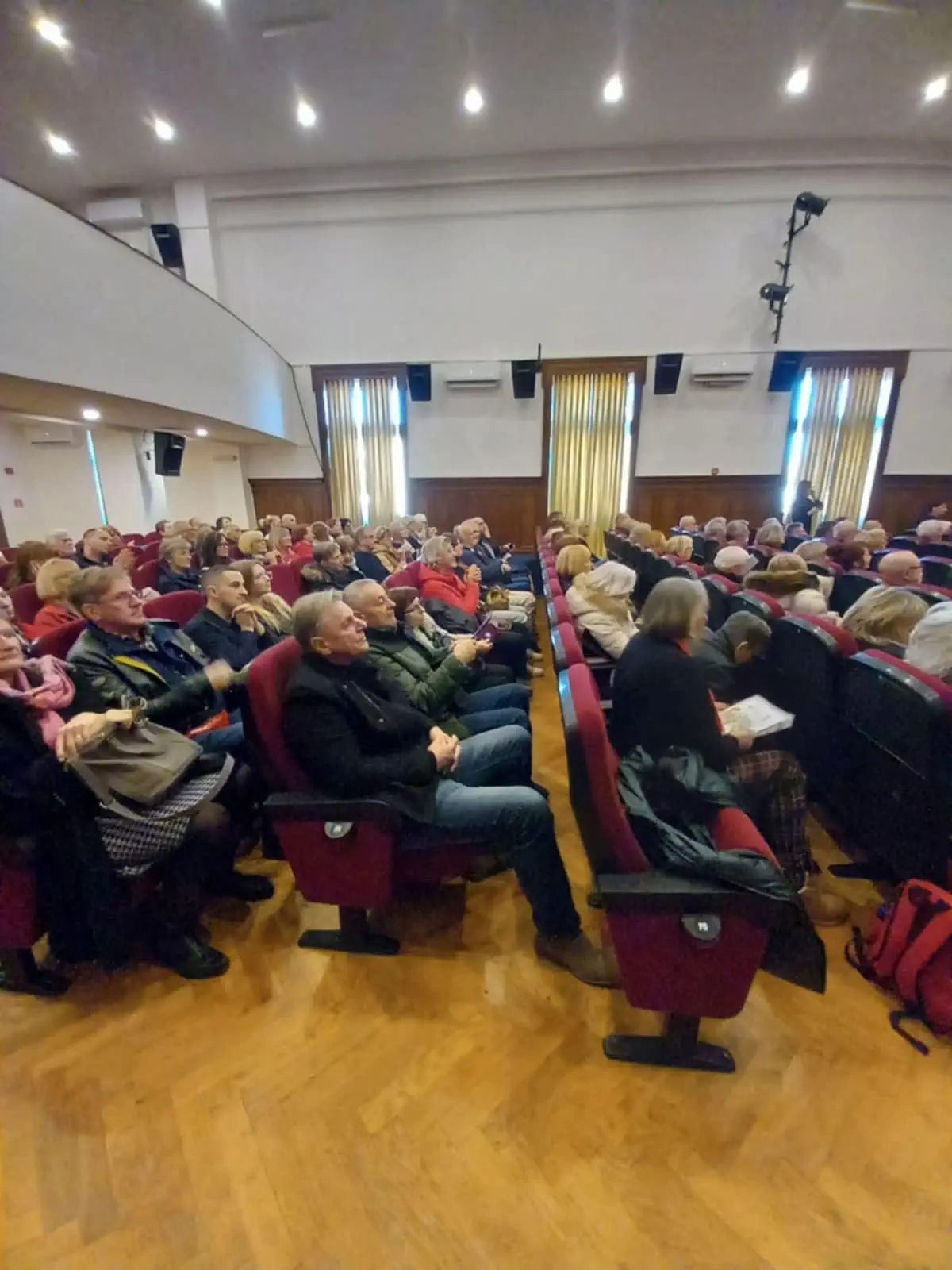 FOTO 40. susret likovnih stvaralaca Nagrađeni međimurski umjetnici na izložbi u Gackom pučkom otvorenom učilištu (20) FOTO 40. susret likovnih stvaralaca Nagrađeni međimurski umjetnici na izložbi u Gackom pučkom otvorenom učilištu (20)