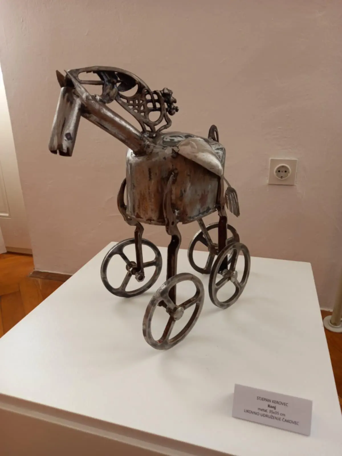 FOTO 40. susret likovnih stvaralaca Nagrađeni međimurski umjetnici na izložbi u Gackom pučkom otvorenom učilištu (21) FOTO 40. susret likovnih stvaralaca Nagrađeni međimurski umjetnici na izložbi u Gackom pučkom otvorenom učilištu (21)