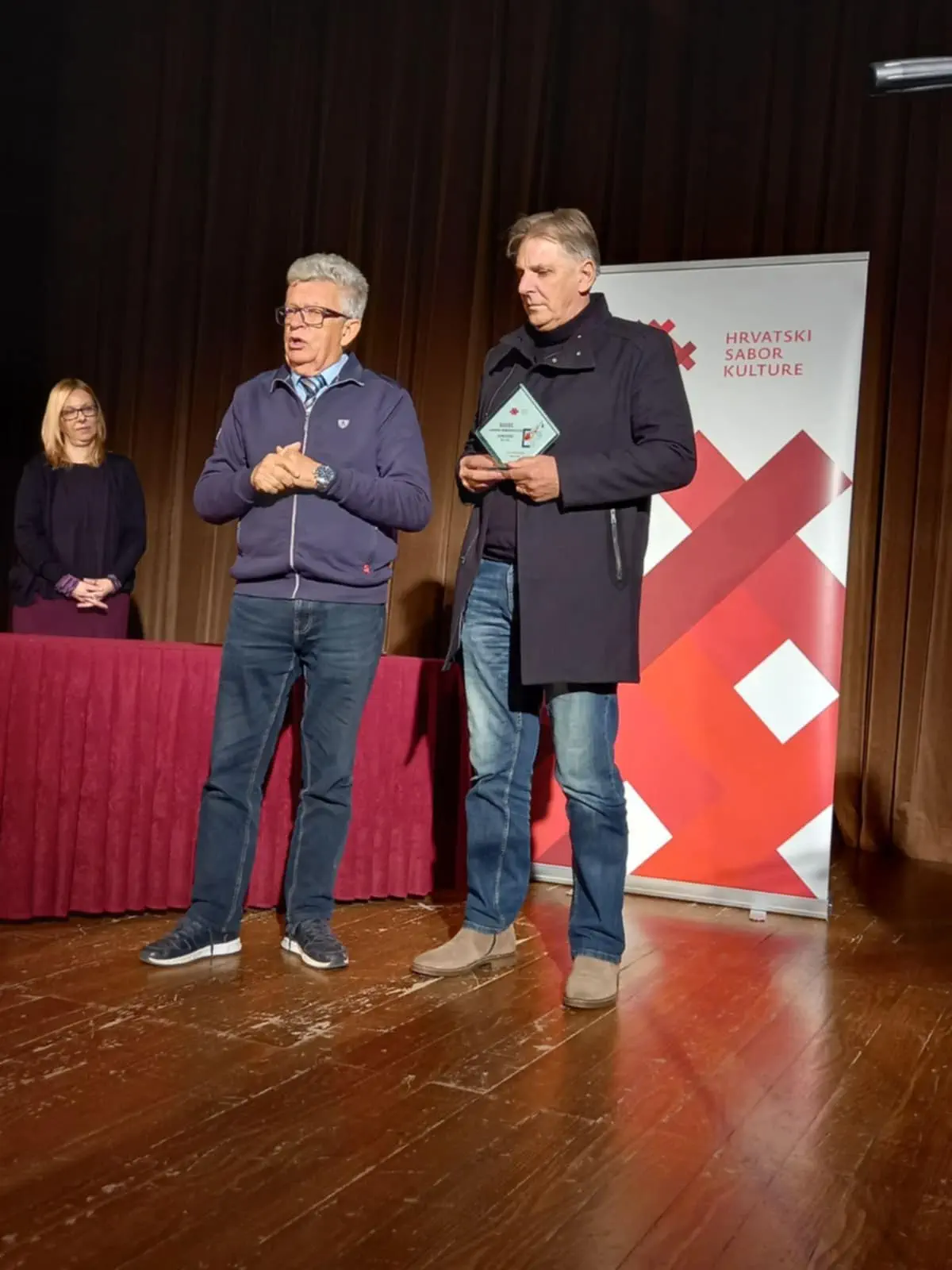 FOTO 40. susret likovnih stvaralaca Nagrađeni međimurski umjetnici na izložbi u Gackom pučkom otvorenom učilištu (26) FOTO 40. susret likovnih stvaralaca Nagrađeni međimurski umjetnici na izložbi u Gackom pučkom otvorenom učilištu (26)