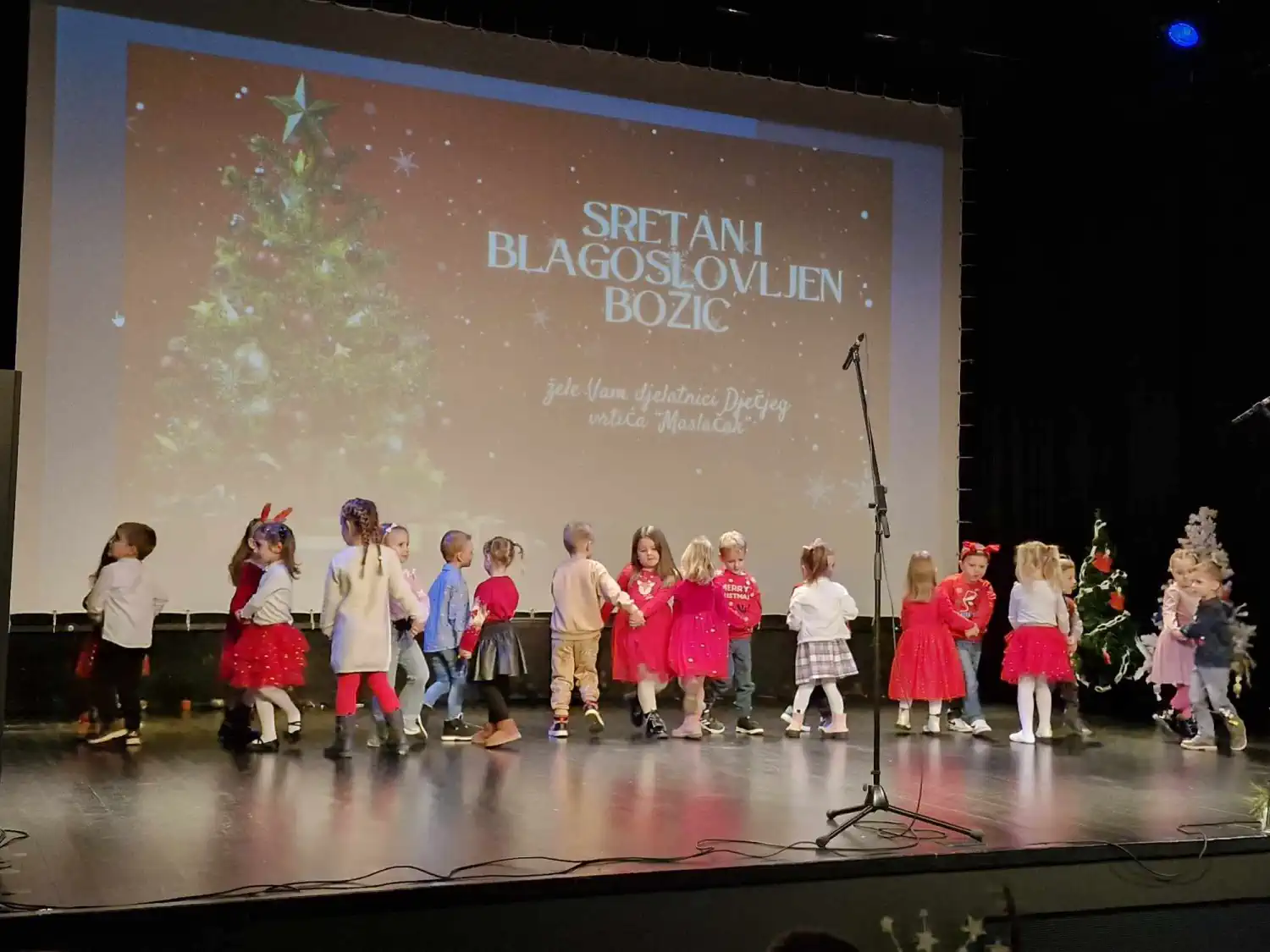 FOTO Blagdansko ozračje u Dječjem vrtiću Maslačak Mursko Središće (10)