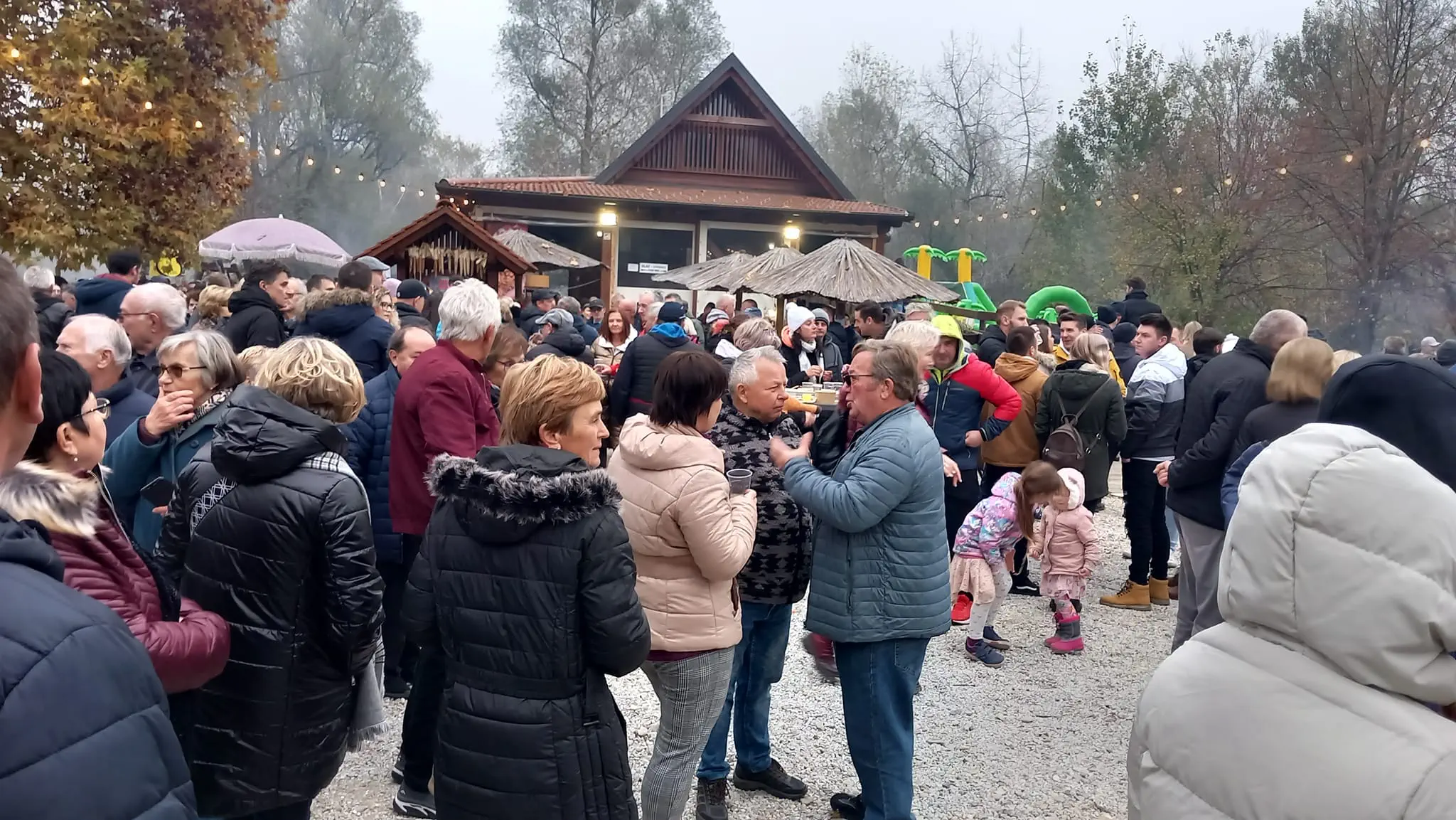 FOTO Članovi Društva pedagoga tehničke kulture Varaždina i Međimurske županije na stručnoj ekskurziji po Međimurju (23) FOTO Članovi Društva pedagoga tehničke kulture Varaždina i Međimurske županije na stručnoj ekskurziji po Međimurju (23)