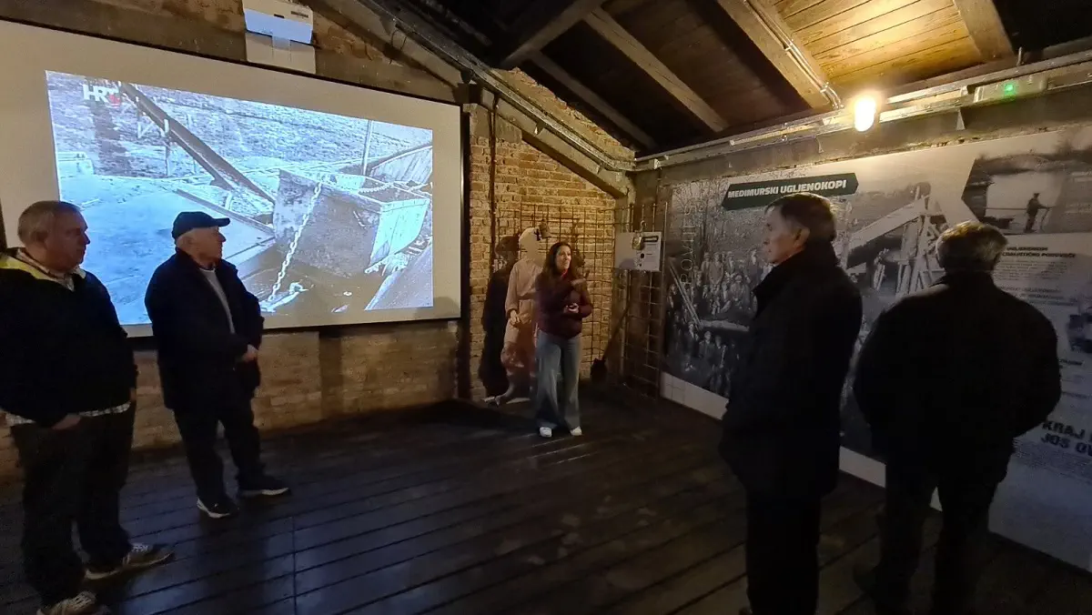 FOTO Članovi Društva pedagoga tehničke kulture Varaždina i Međimurske županije na stručnoj ekskurziji po Međimurju (33) FOTO Članovi Društva pedagoga tehničke kulture Varaždina i Međimurske županije na stručnoj ekskurziji po Međimurju (33)