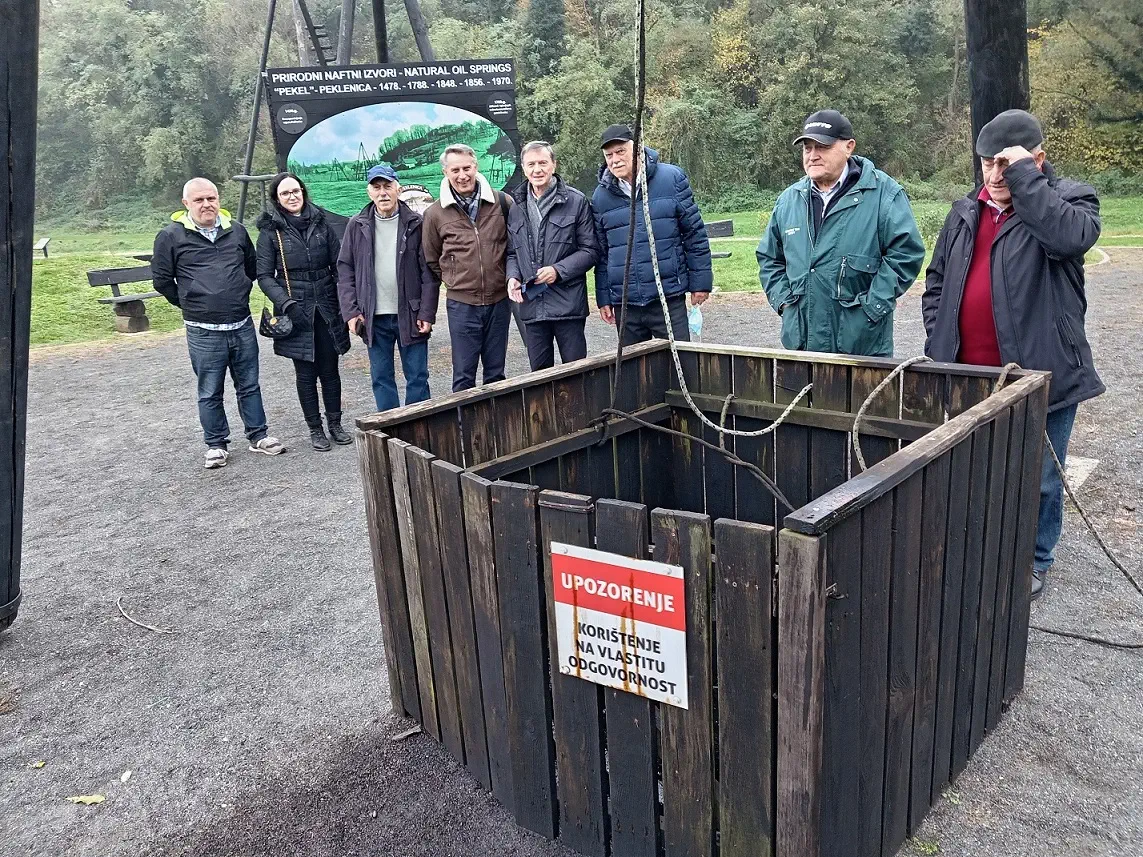 FOTO Članovi Društva pedagoga tehničke kulture Varaždina i Međimurske županije na stručnoj ekskurziji po Međimurju (35) FOTO Članovi Društva pedagoga tehničke kulture Varaždina i Međimurske županije na stručnoj ekskurziji po Međimurju (35)