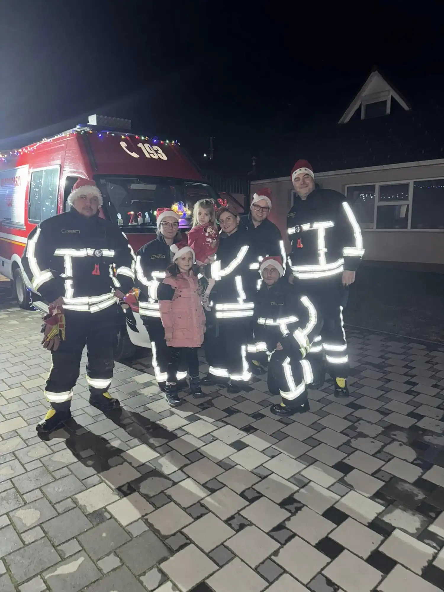 FOTO DVD Strahoninec podijelio paketiće najmlađim članovima u znak zahvalnosti (15) FOTO DVD Strahoninec podijelio paketiće najmlađim članovima u znak zahvalnosti (15)