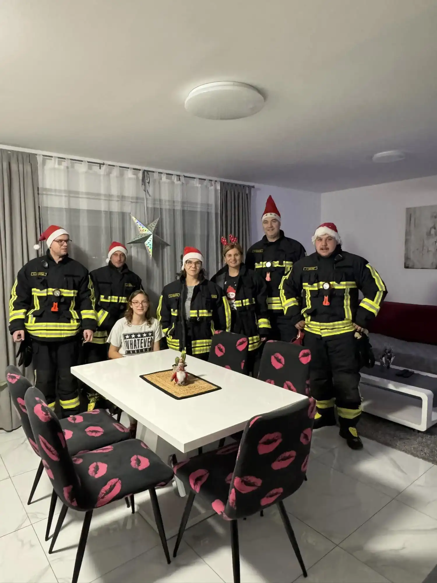 FOTO DVD Strahoninec podijelio paketiće najmlađim članovima u znak zahvalnosti (2) FOTO DVD Strahoninec podijelio paketiće najmlađim članovima u znak zahvalnosti (2)