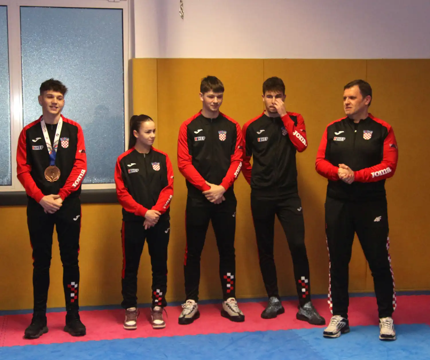 FOTO Europska bronca stigla kući Petar Slukić svečano dočekan u Maloj Subotici (1) FOTO Europska bronca stigla kući Petar Slukić svečano dočekan u Maloj Subotici (1)