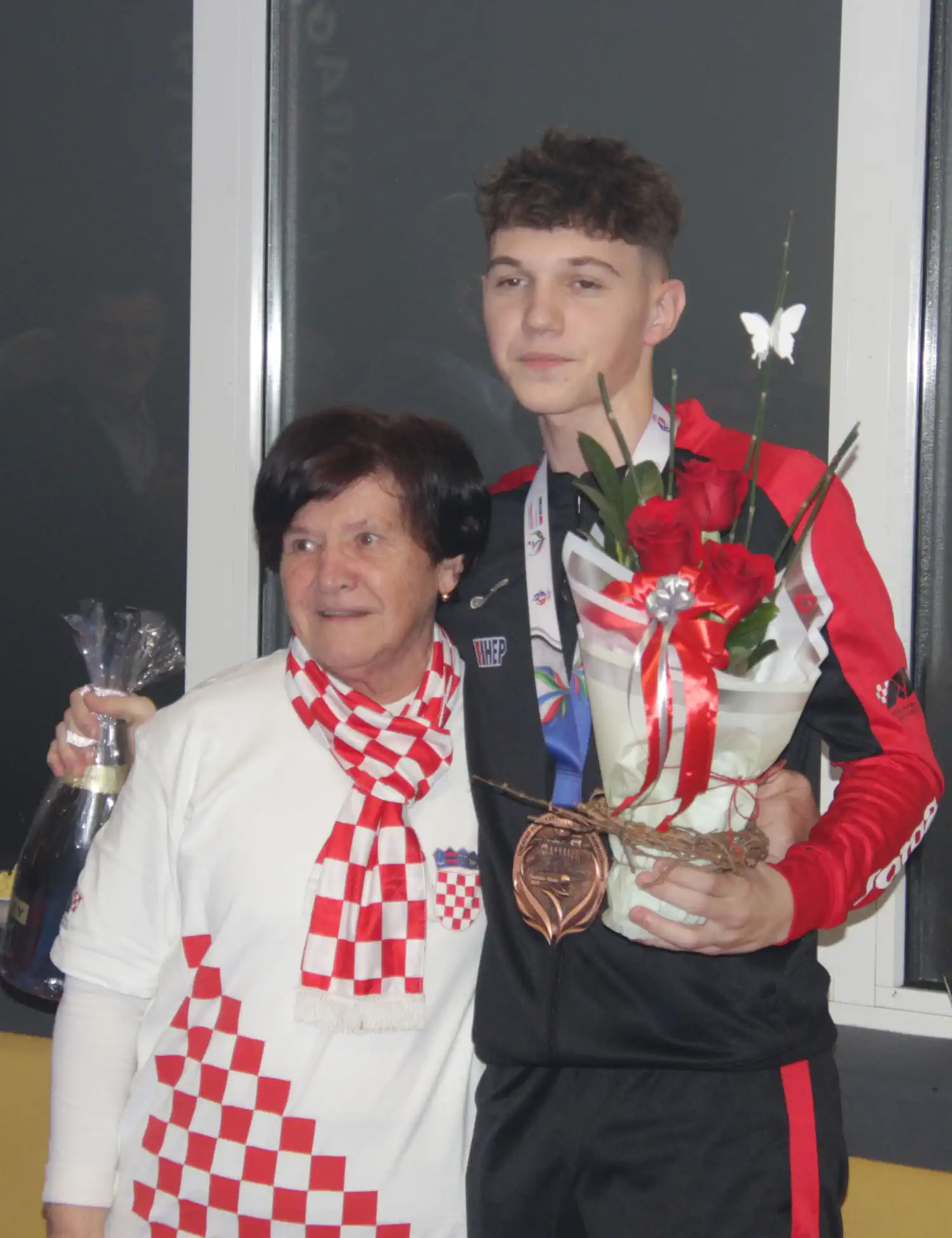 FOTO Europska bronca stigla kući Petar Slukić svečano dočekan u Maloj Subotici (7) FOTO Europska bronca stigla kući Petar Slukić svečano dočekan u Maloj Subotici (7)