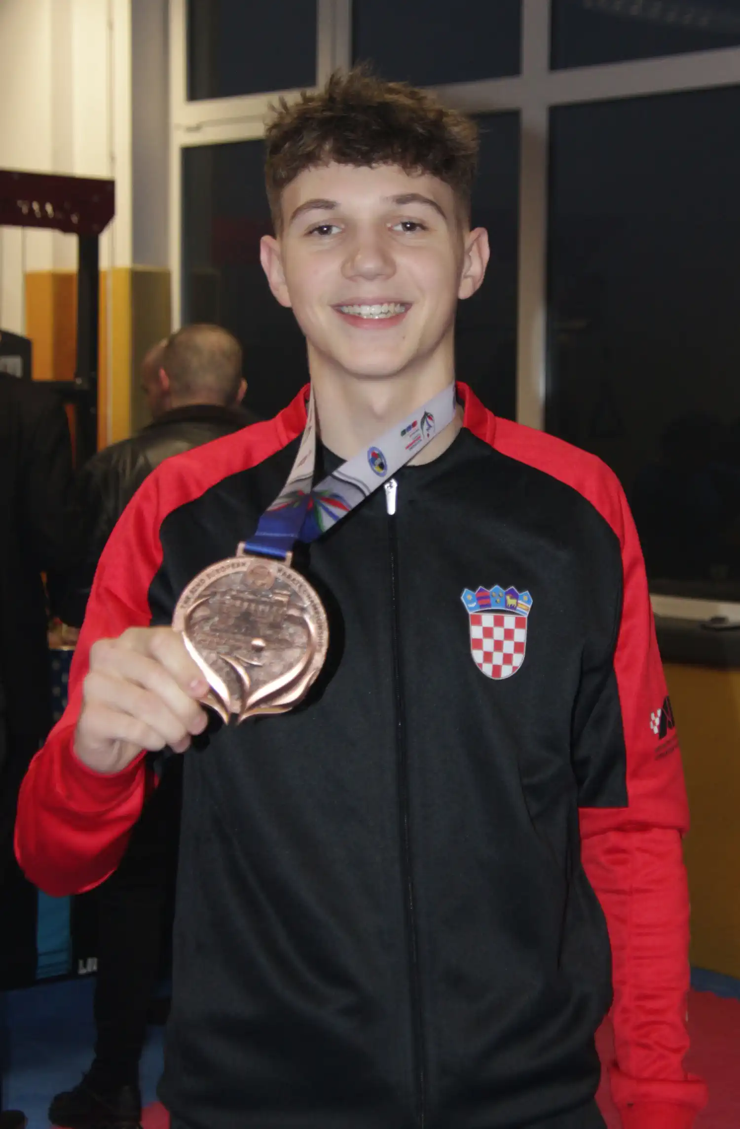 FOTO Europska bronca stigla kući Petar Slukić svečano dočekan u Maloj Subotici (9) FOTO Europska bronca stigla kući Petar Slukić svečano dočekan u Maloj Subotici (9)