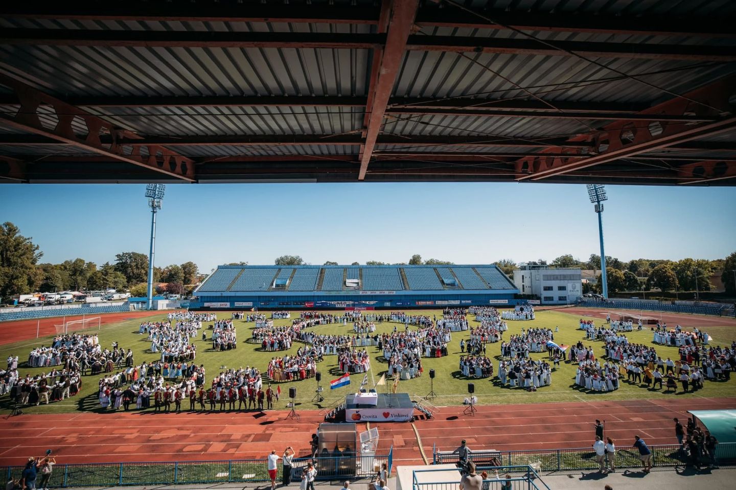FOTO KUD Sv. Jeronim Štrigova ponosno predstavljao Međimurje na Vinkovačkim jesenima (1)