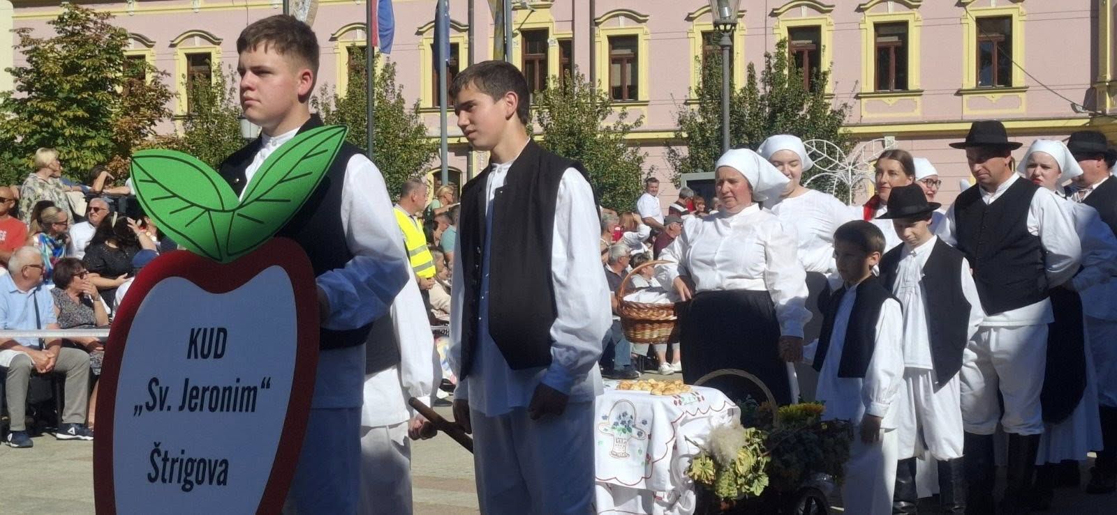 FOTO KUD Sv. Jeronim Štrigova ponosno predstavljao Međimurje na Vinkovačkim jesenima (10)