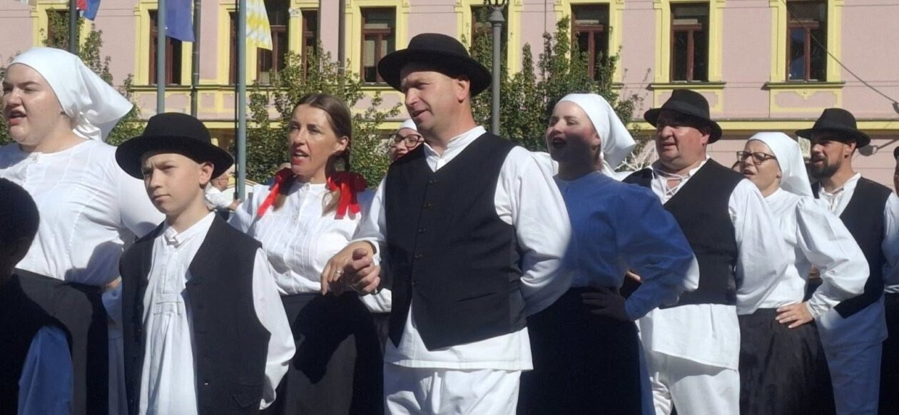 FOTO KUD Sv. Jeronim Štrigova ponosno predstavljao Međimurje na Vinkovačkim jesenima (11)