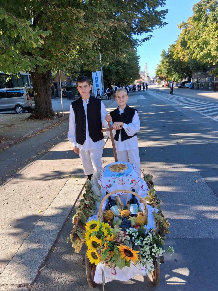 FOTO KUD Sv. Jeronim Štrigova ponosno predstavljao Međimurje na Vinkovačkim jesenima (14)