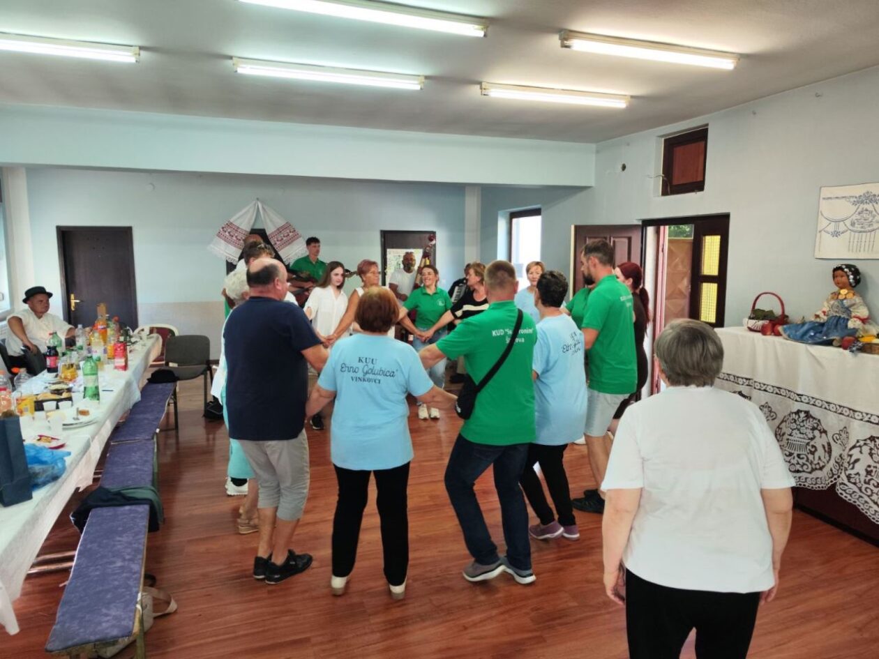 FOTO KUD Sv. Jeronim Štrigova ponosno predstavljao Međimurje na Vinkovačkim jesenima (19)