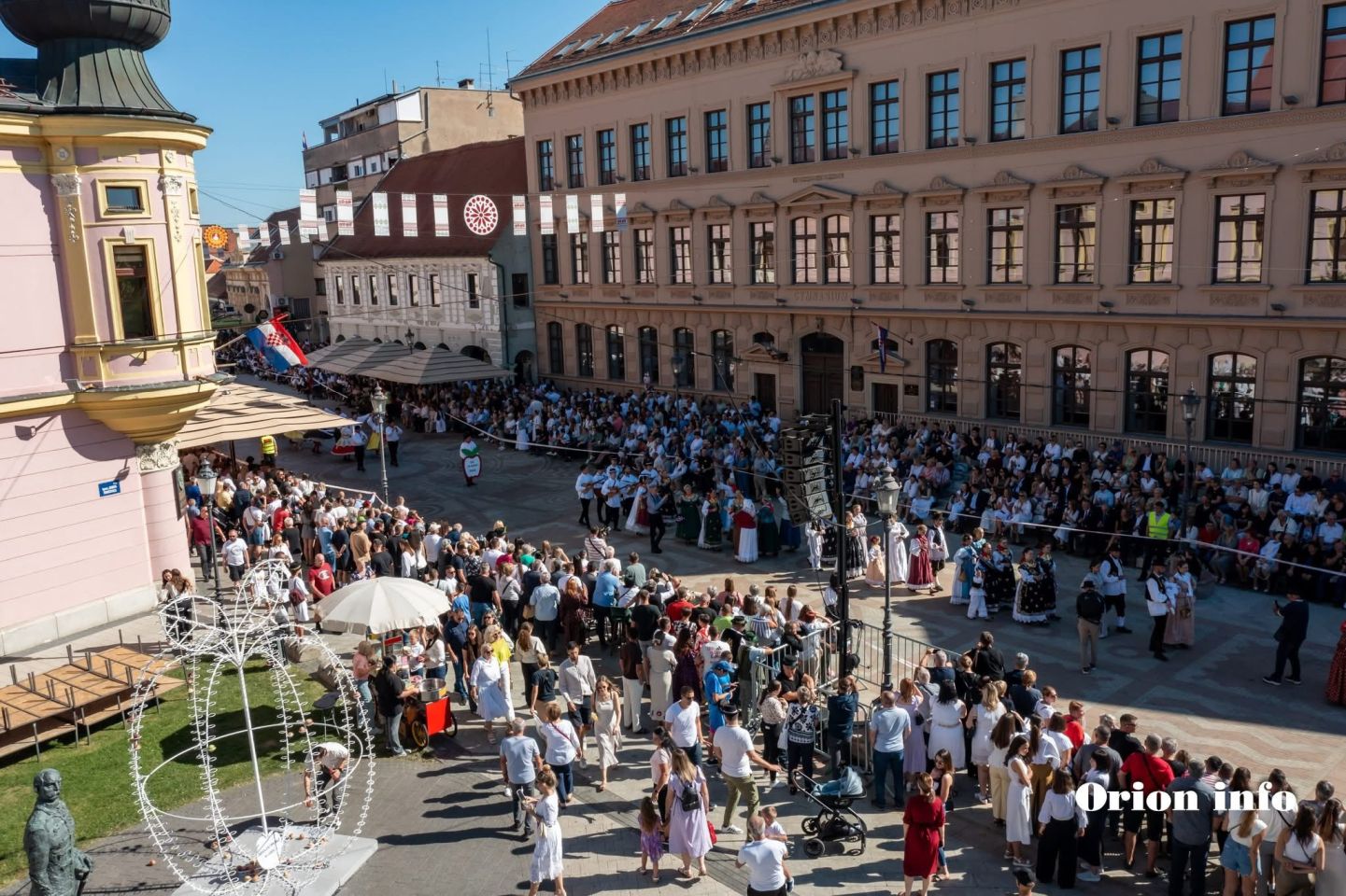 FOTO KUD Sv. Jeronim Štrigova ponosno predstavljao Međimurje na Vinkovačkim jesenima (5)