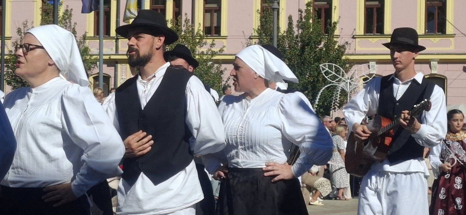 FOTO KUD Sv. Jeronim Štrigova ponosno predstavljao Međimurje na Vinkovačkim jesenima (9)