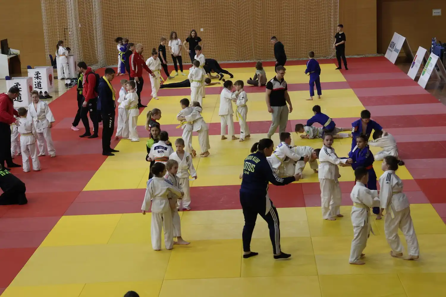 FOTO Međunarodni judo turnir u Nedelišću Borci iz 10 zemalja pokazali sjajne vještine (12) FOTO Međunarodni judo turnir u Nedelišću Borci iz 10 zemalja pokazali sjajne vještine (12)