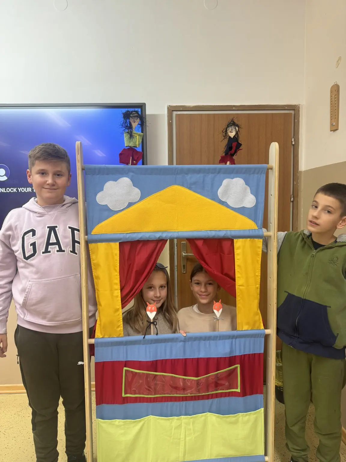 FOTO Održana scenska radionica Dječja prava kroz umjetnost u III. osnovnoj školi Čakovec (10) FOTO Održana scenska radionica Dječja prava kroz umjetnost u III. osnovnoj školi Čakovec (10)