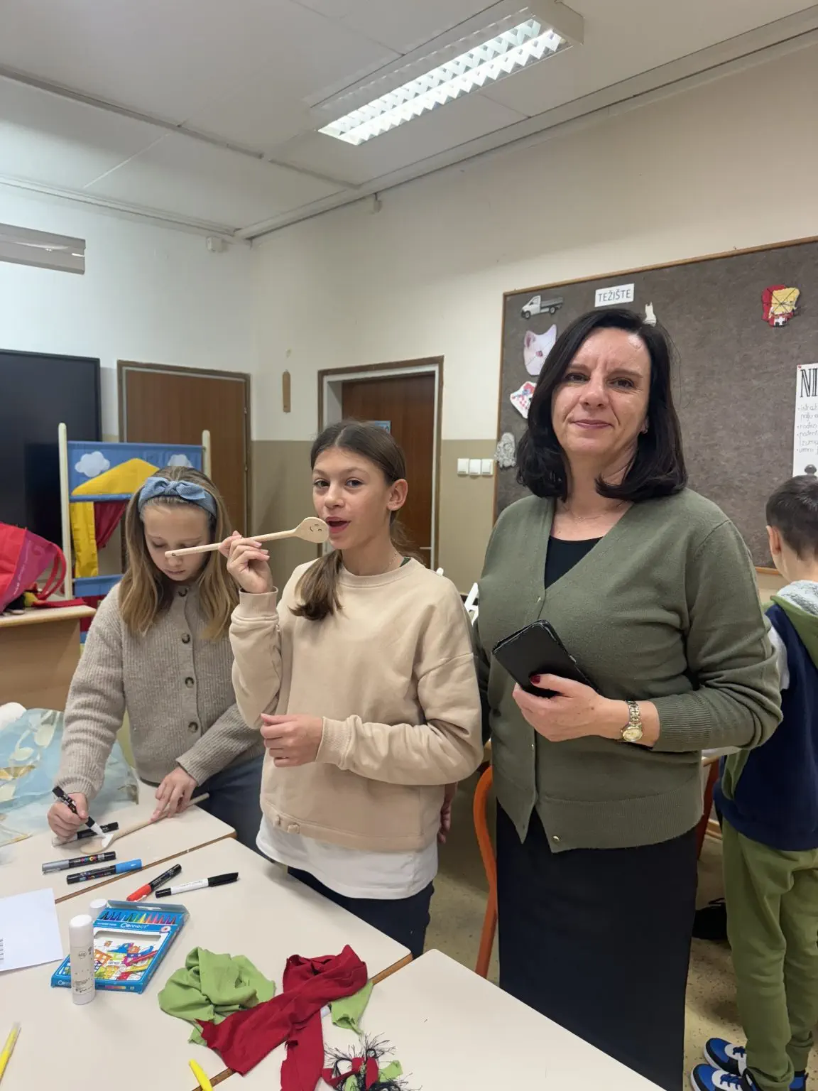 FOTO Održana scenska radionica Dječja prava kroz umjetnost u III. osnovnoj školi Čakovec (5) FOTO Održana scenska radionica Dječja prava kroz umjetnost u III. osnovnoj školi Čakovec (5)